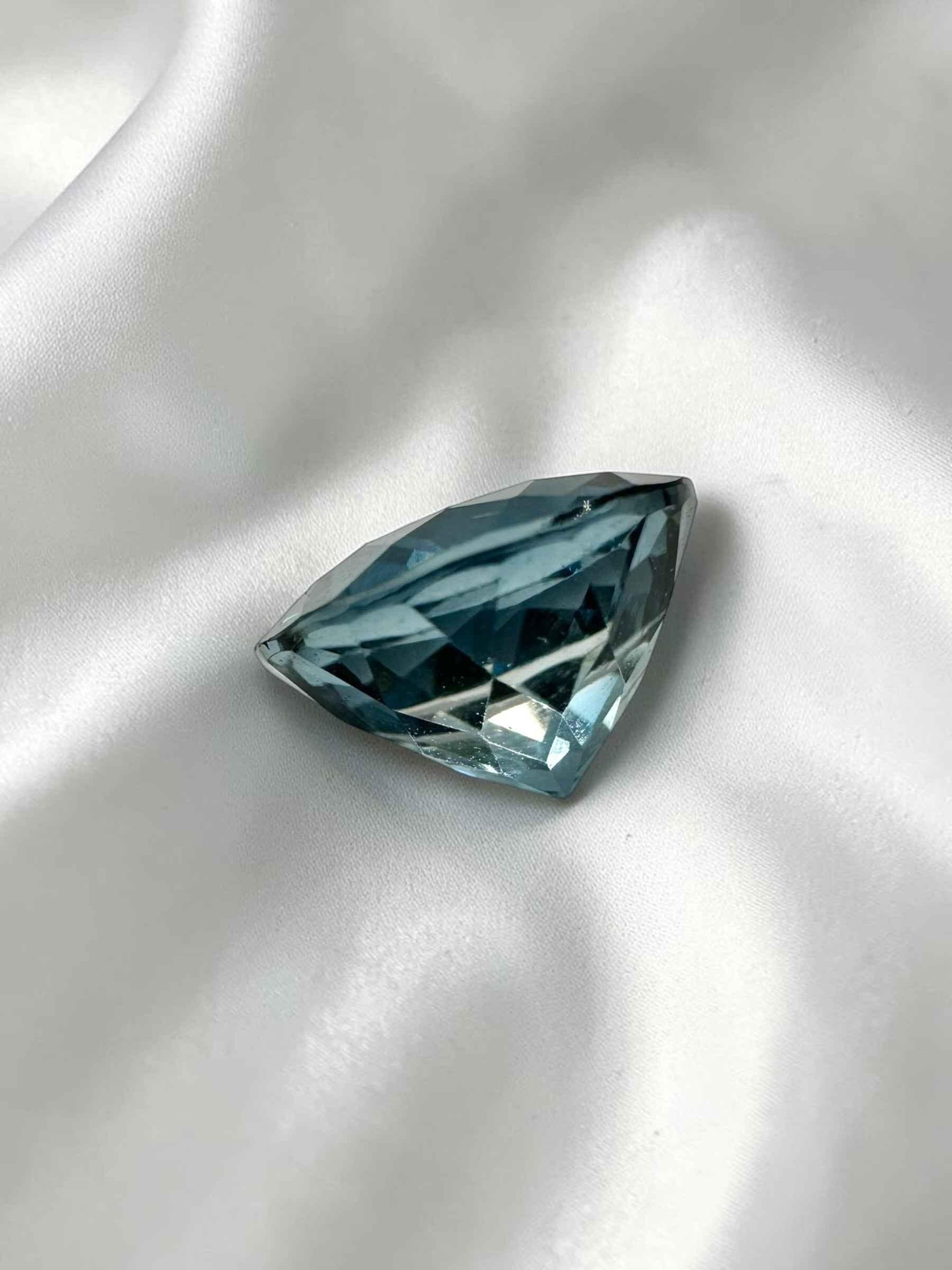 Faceted London Blue Topaz from Sri Lanka 2,85ct - BT11