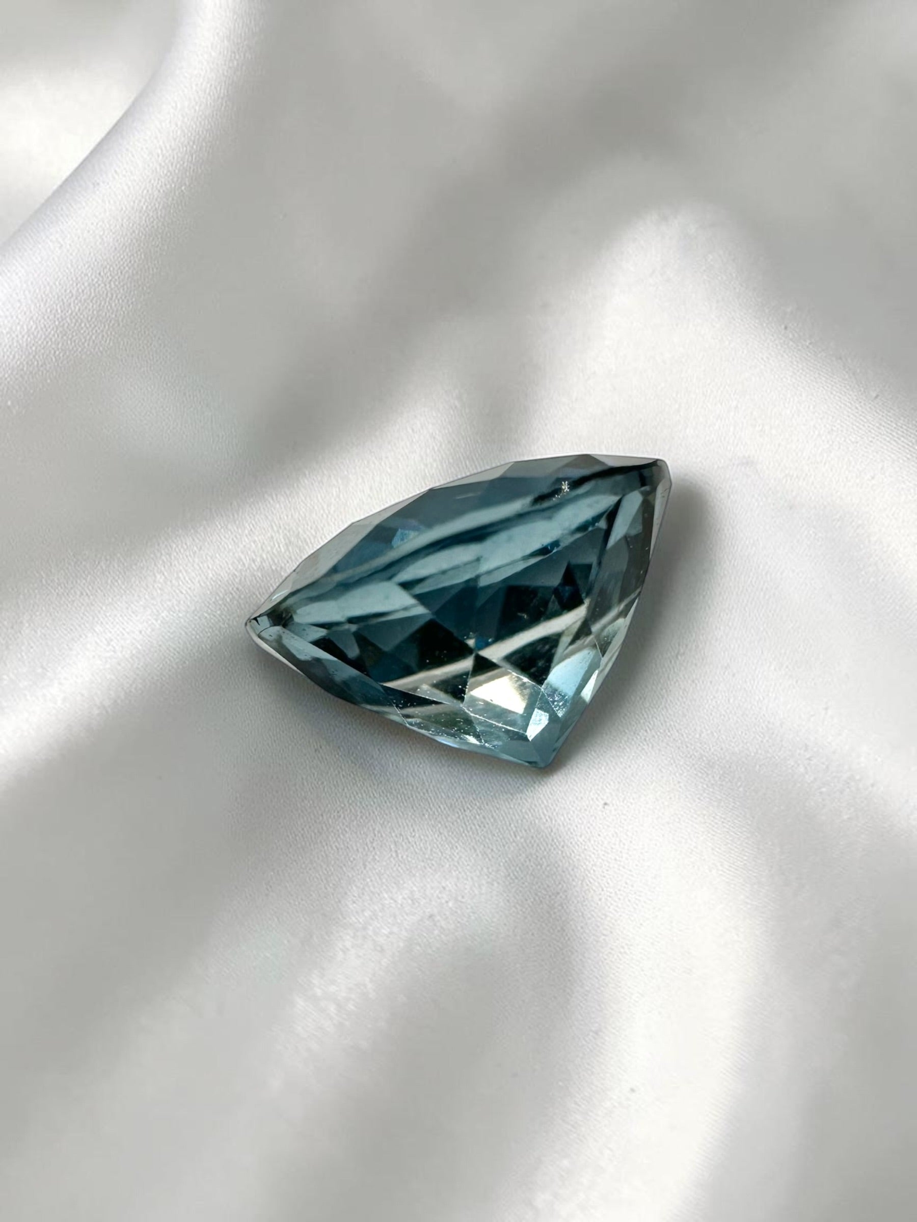 Faceted London Blue Topaz from Sri Lanka 2,85ct - BT11