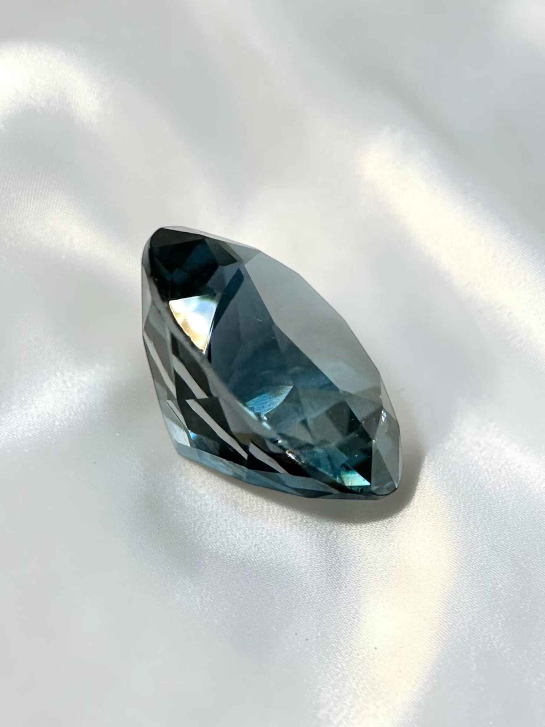 Faceted London Blue Topaz from Sri Lanka 2,8ct - BT12