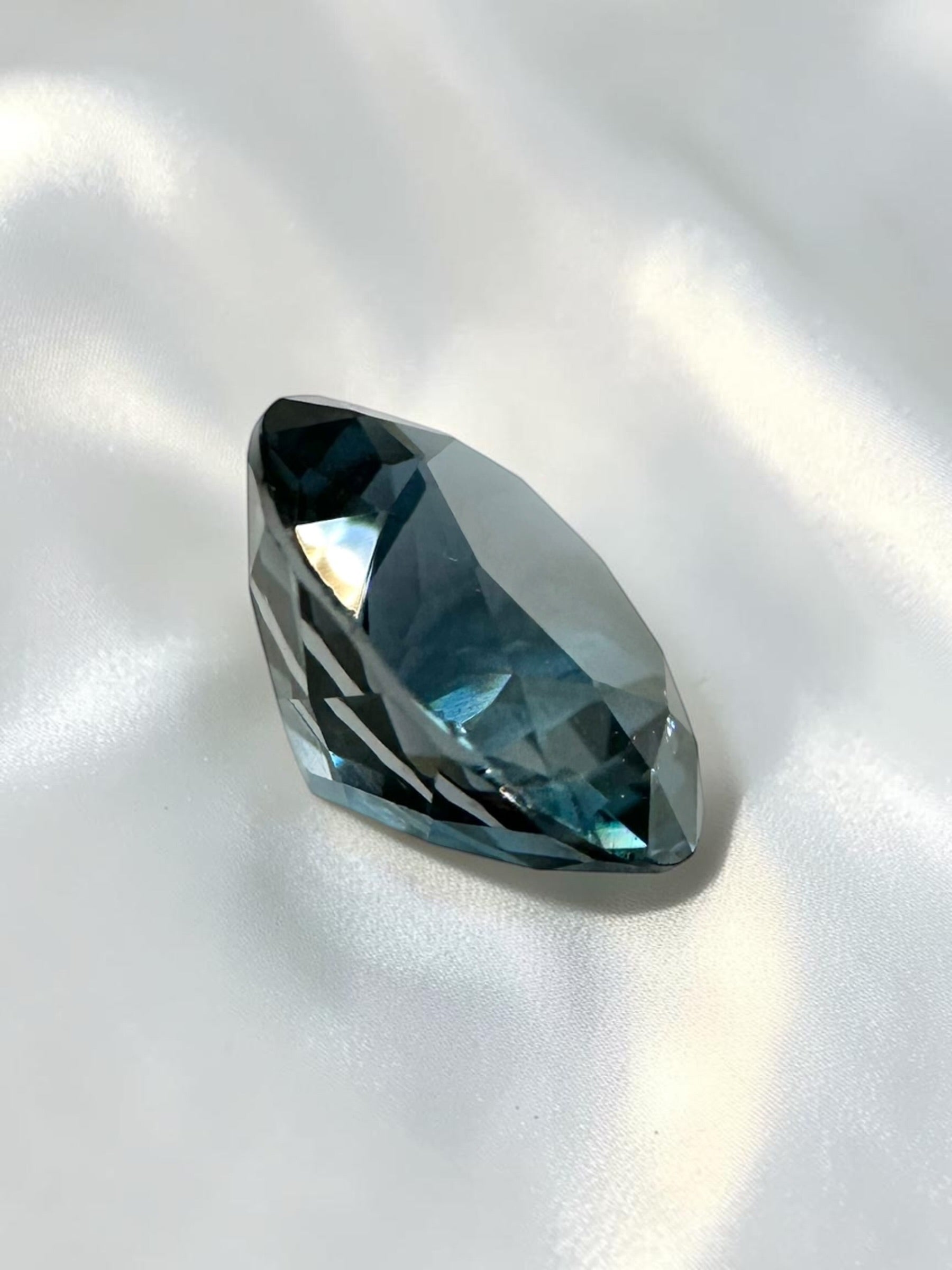 Faceted London Blue Topaz from Sri Lanka 2,8ct - BT12