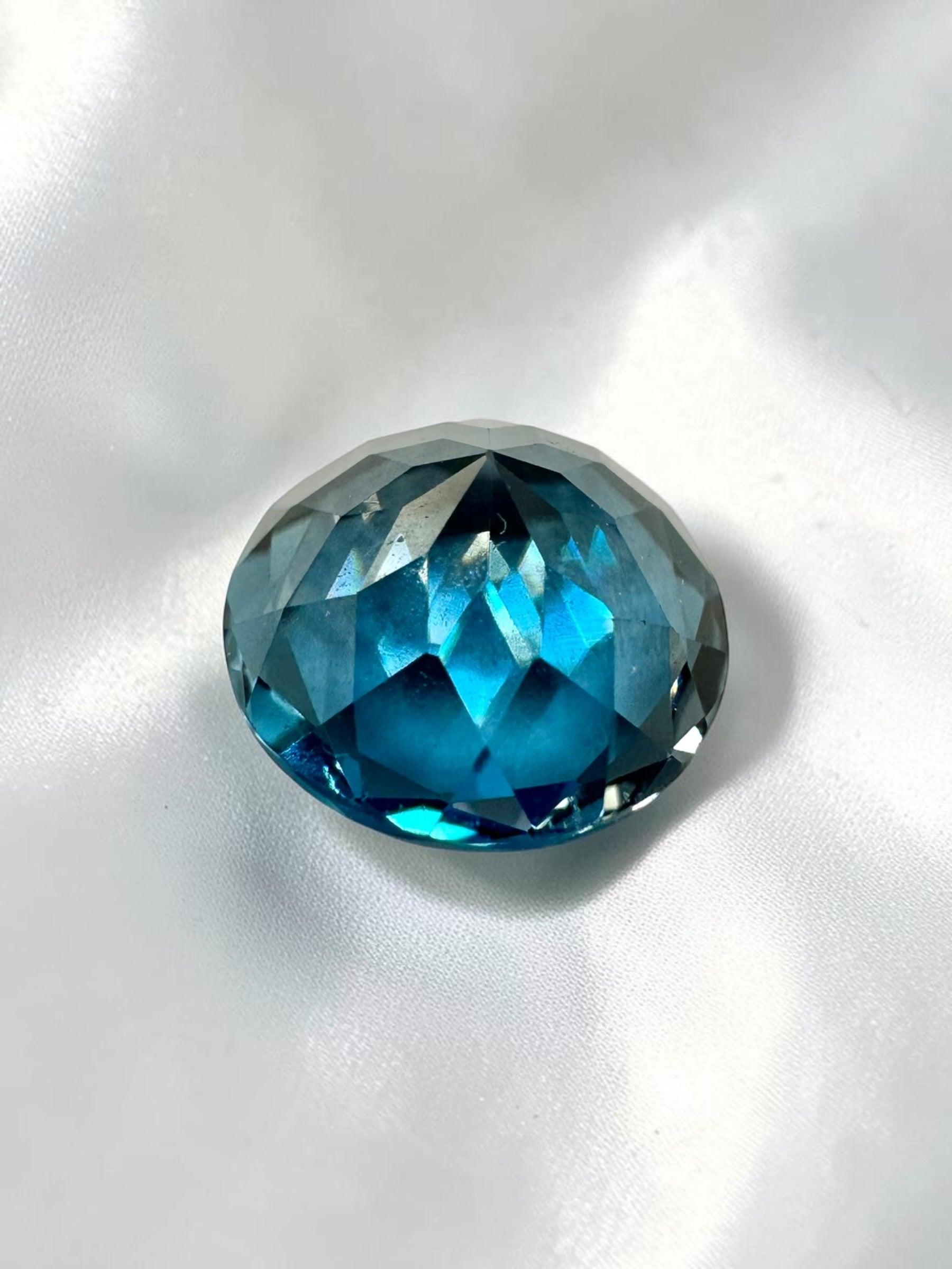 Faceted London Blue Topaz from Sri Lanka 2,8ct - BT12