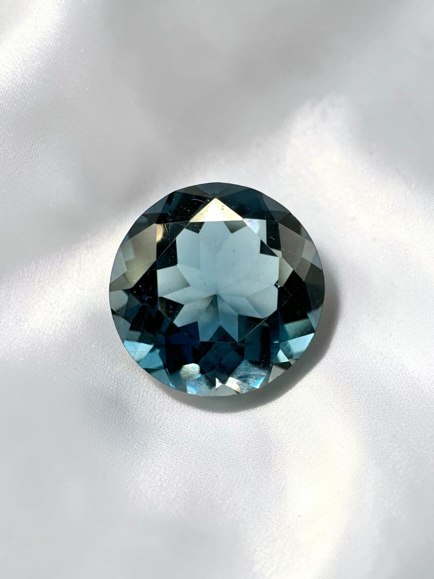Faceted London Blue Topaz from Sri Lanka 2,8ct