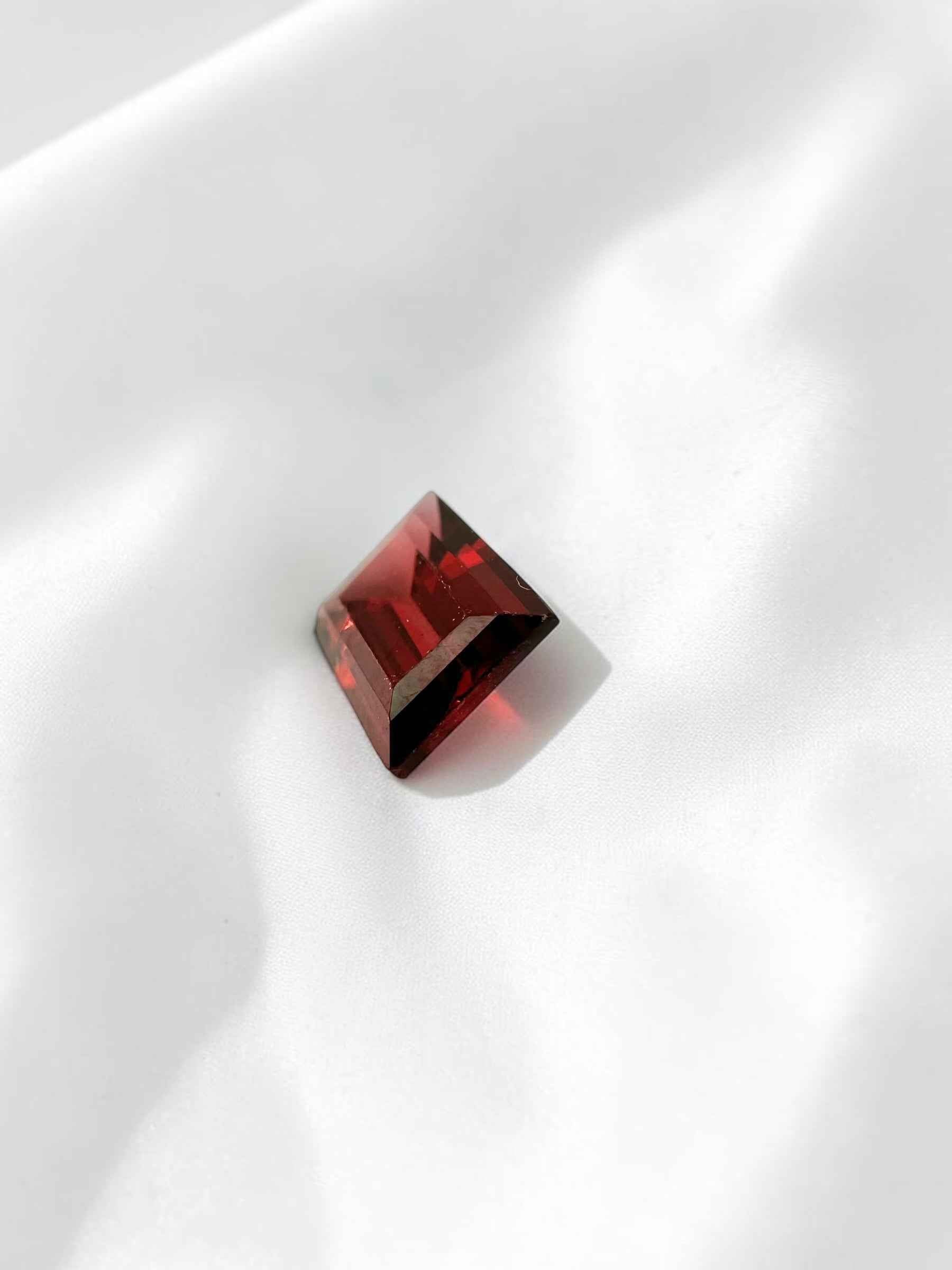 Faceted Garnet 1,2ct – Malawi - BGR05