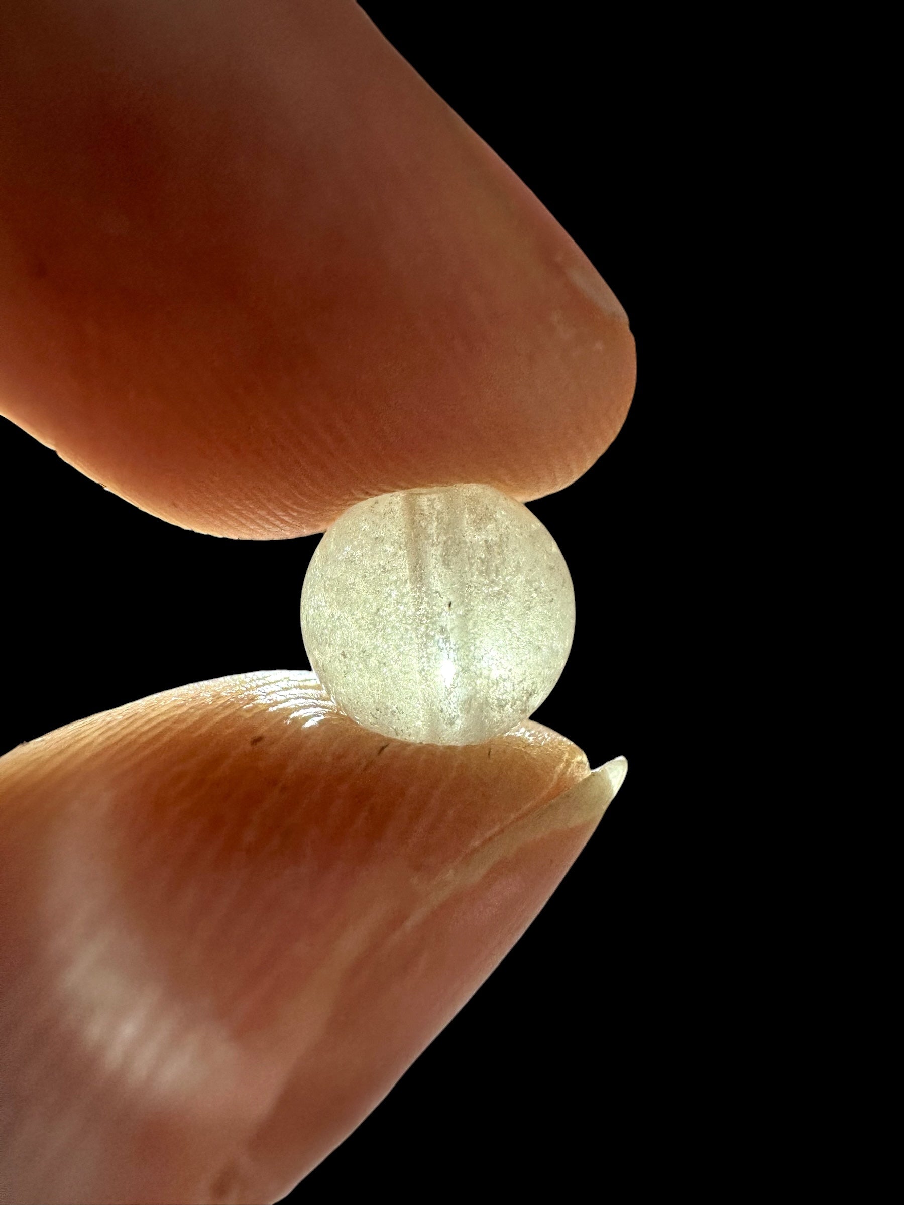Libyan desert glass bead sphere 2,1ct - LSK03