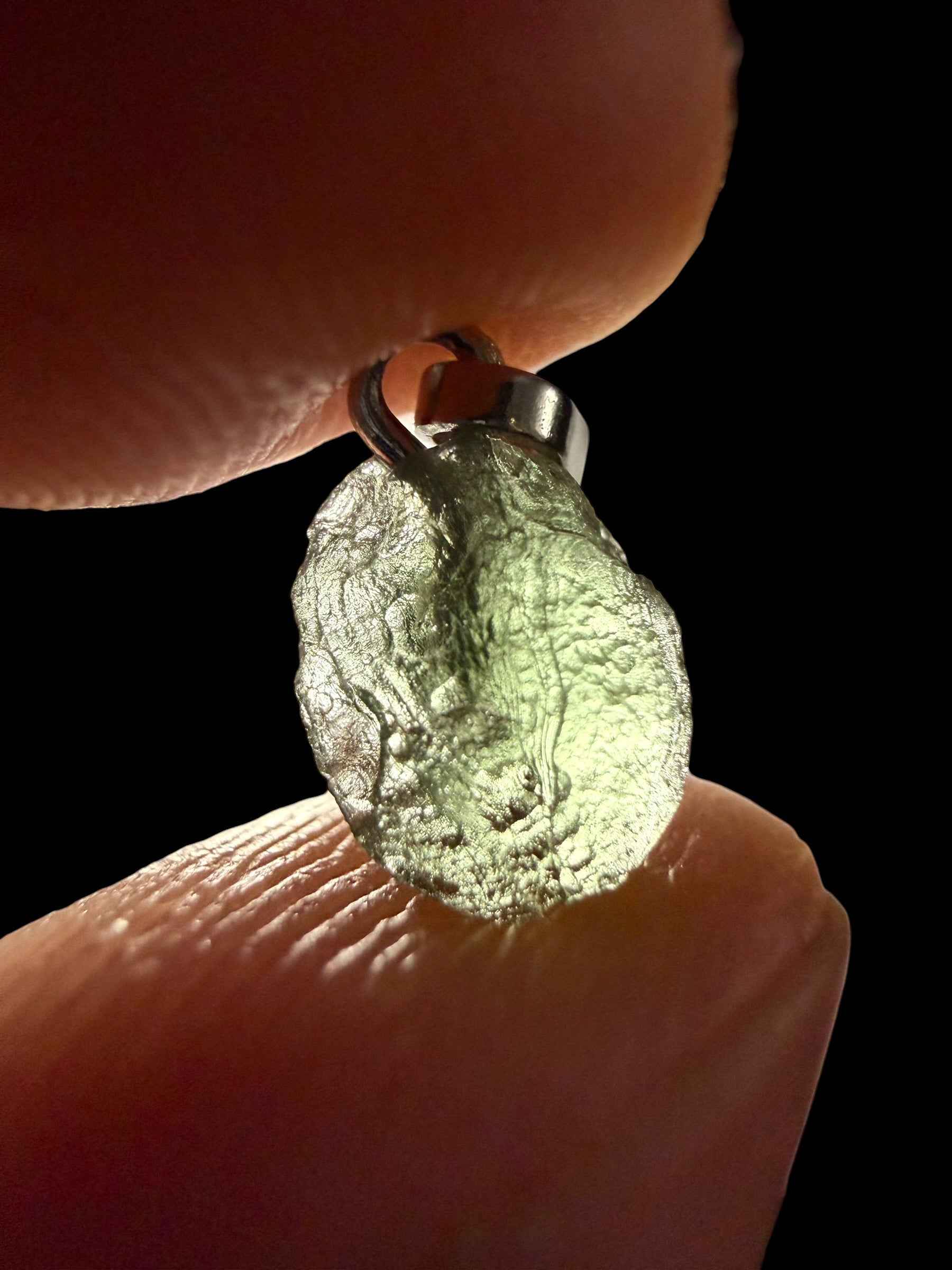 Ciondolo di moldavite 0,38g - P/V506