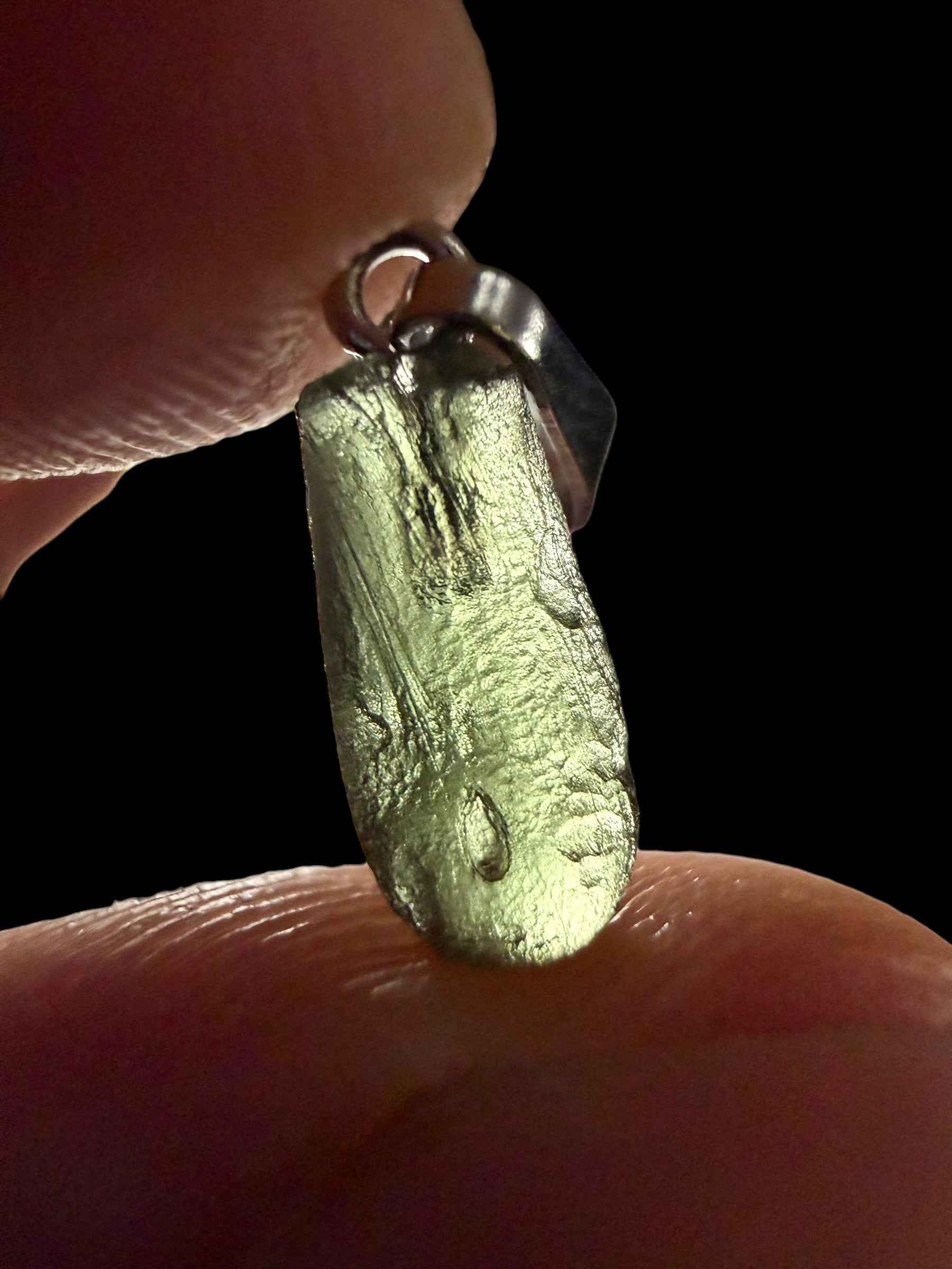 Ciondolo di moldavite 0,4g - P/V515