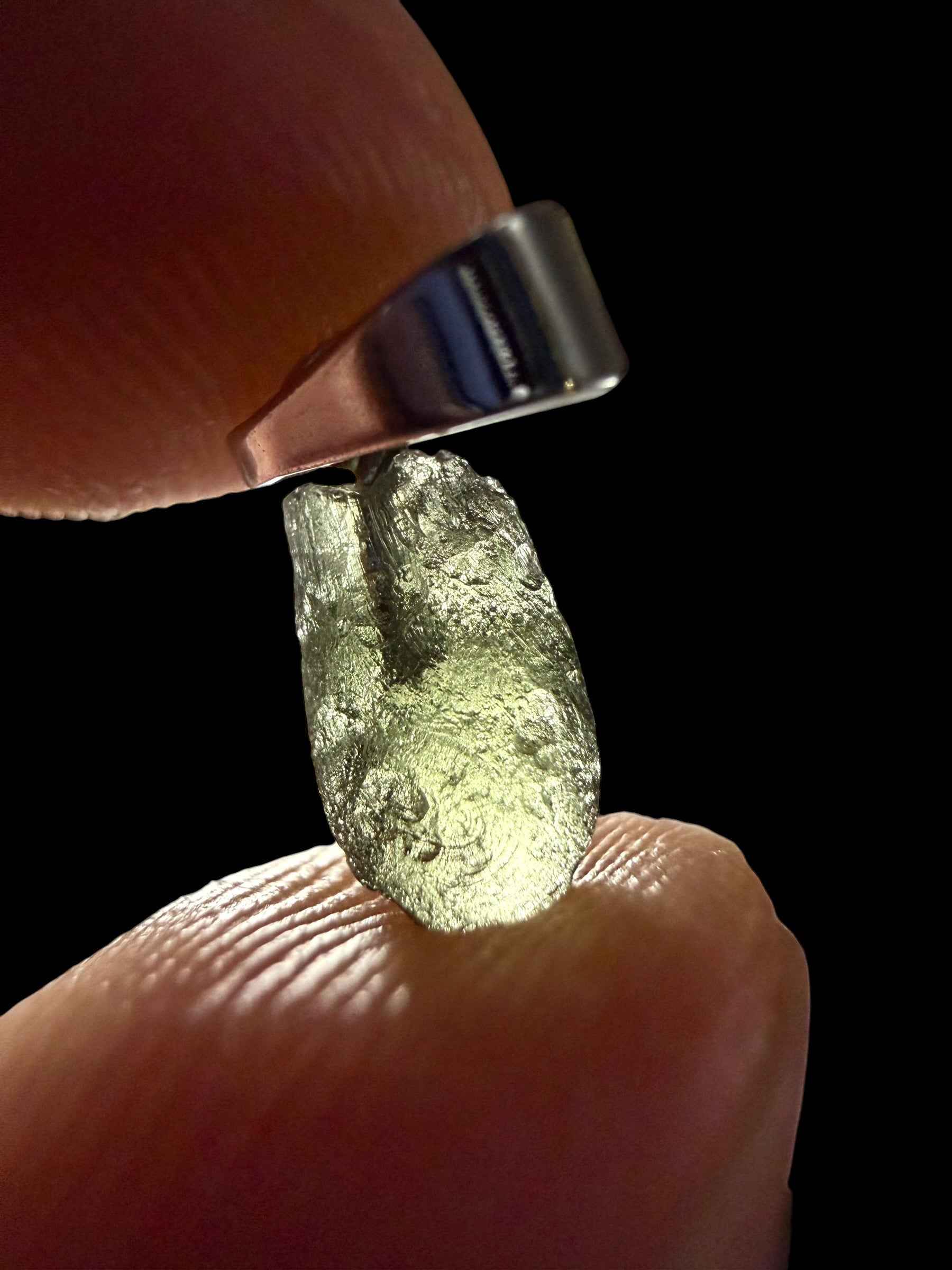 Ciondolo di moldavite 0,35g - P/V519