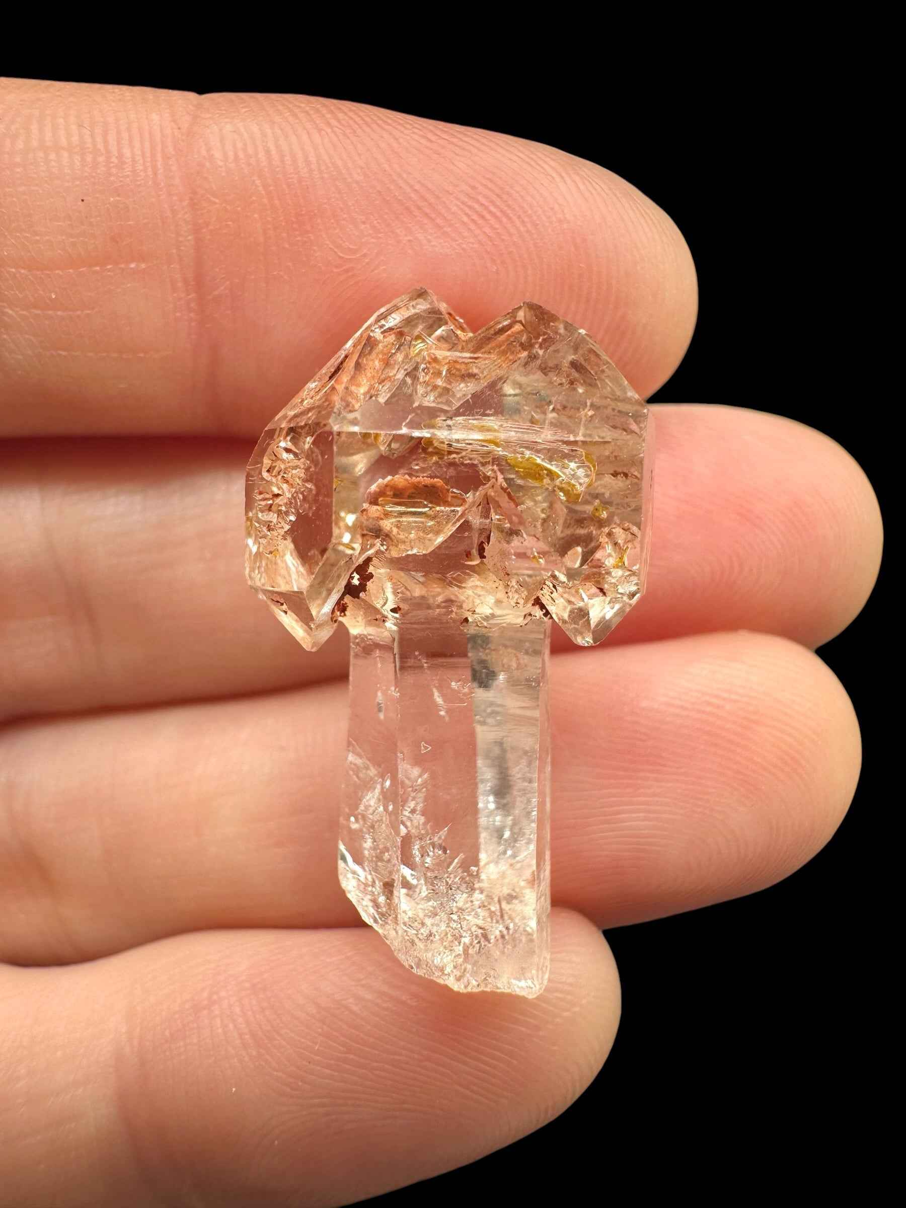 Crystal with petroleum inclusions – Madagascar - KIR11