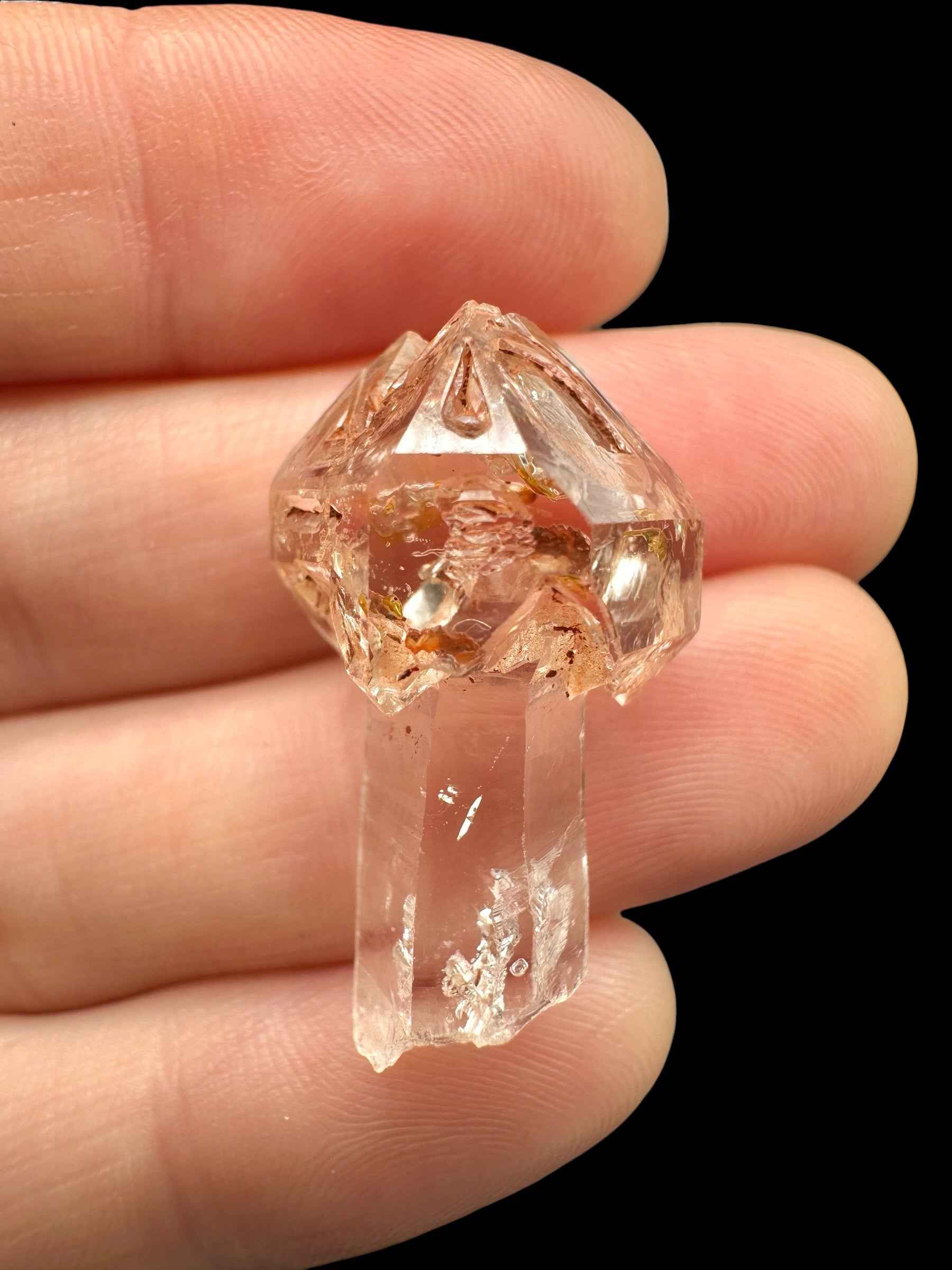 Crystal with petroleum inclusions – Madagascar - KIR11