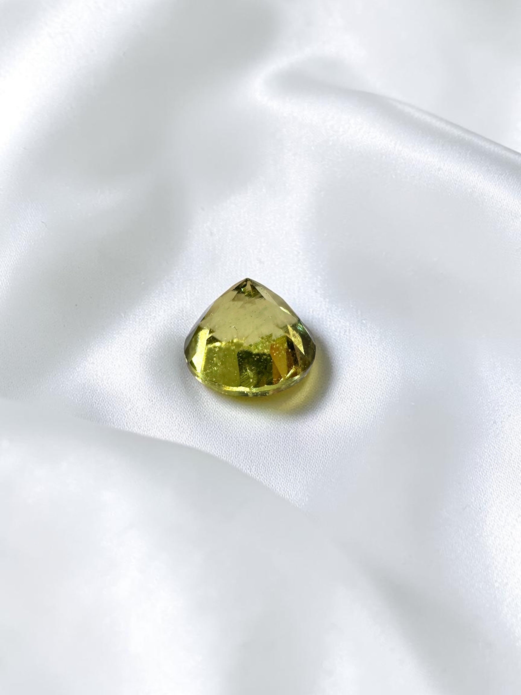 Faceted Green Garnet 4mm – Mali – random piece - BGR11