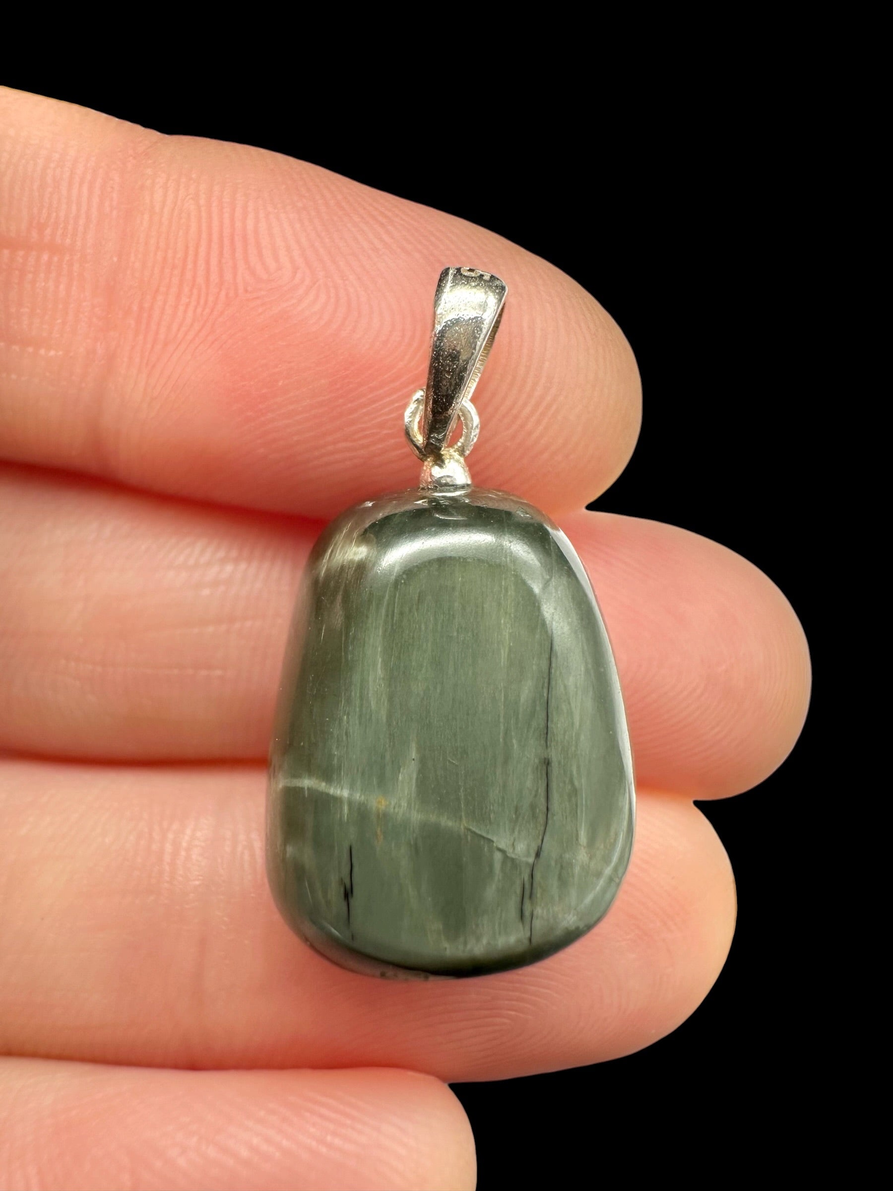 Silver cat's eye pendant