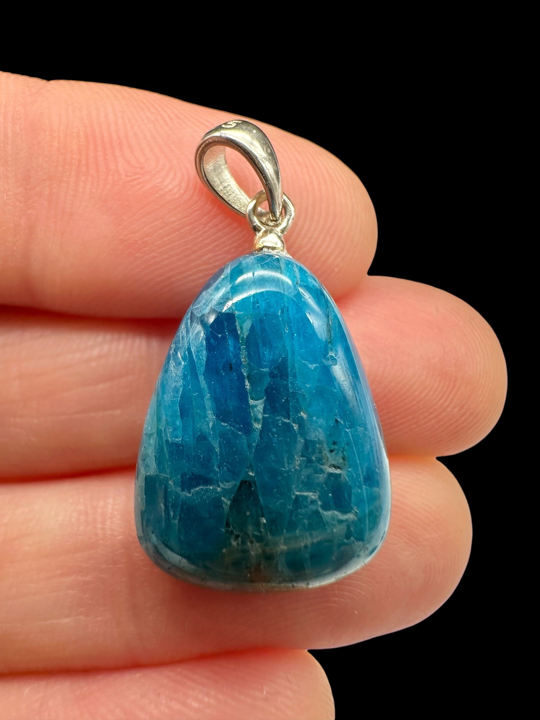 Silver pendant made of apatite