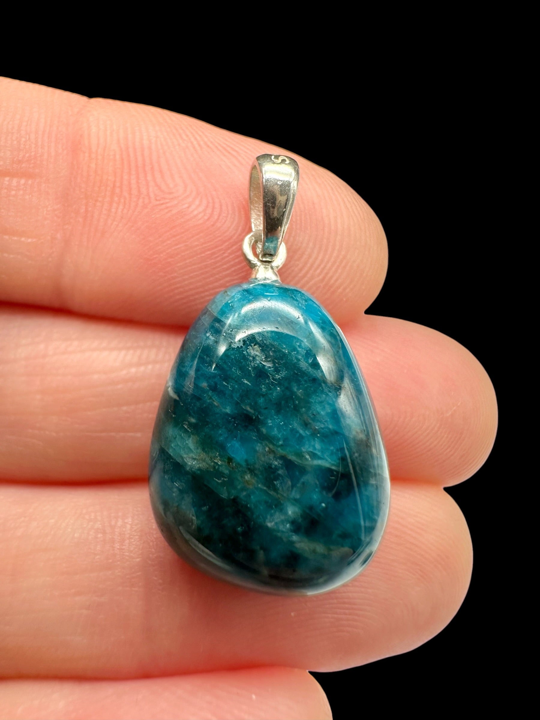 Silver pendant made of apatite