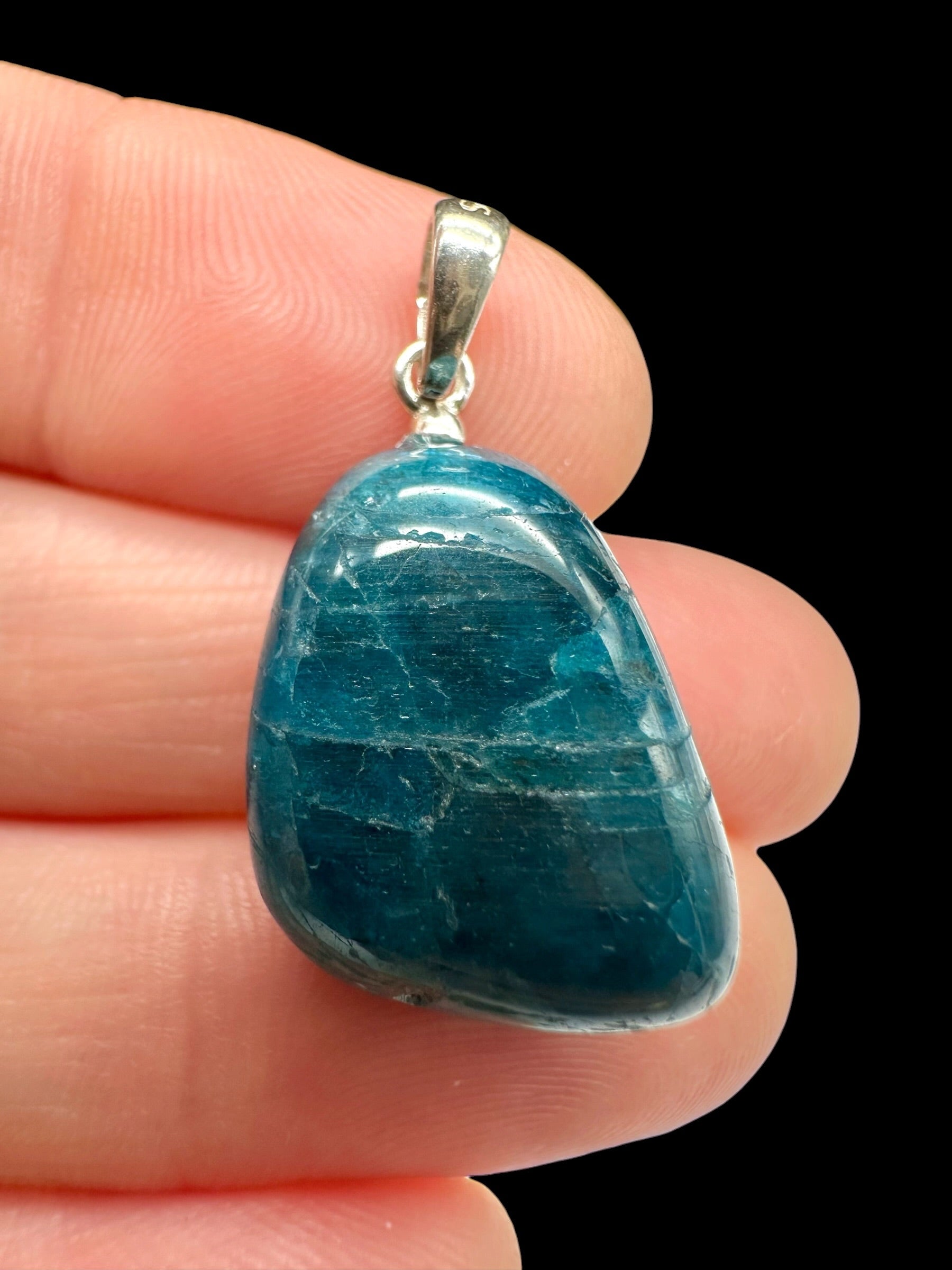 Silver pendant made of apatite