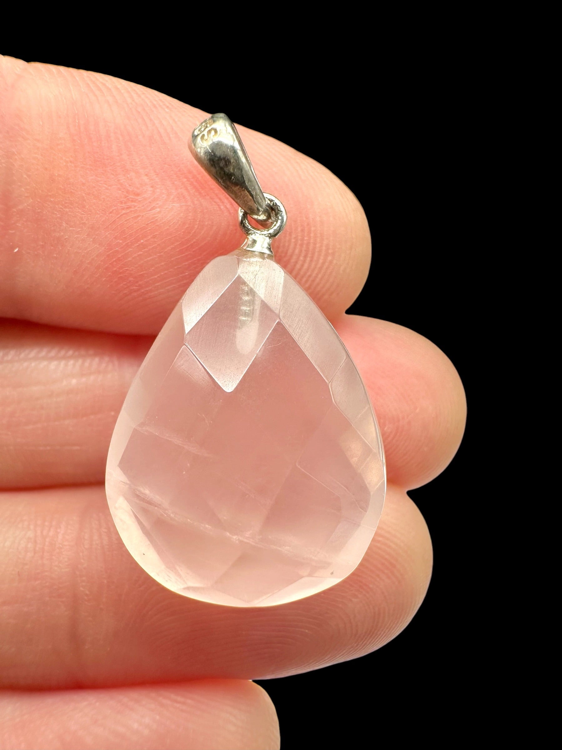 Silver pendant made of faceted rose quartz
