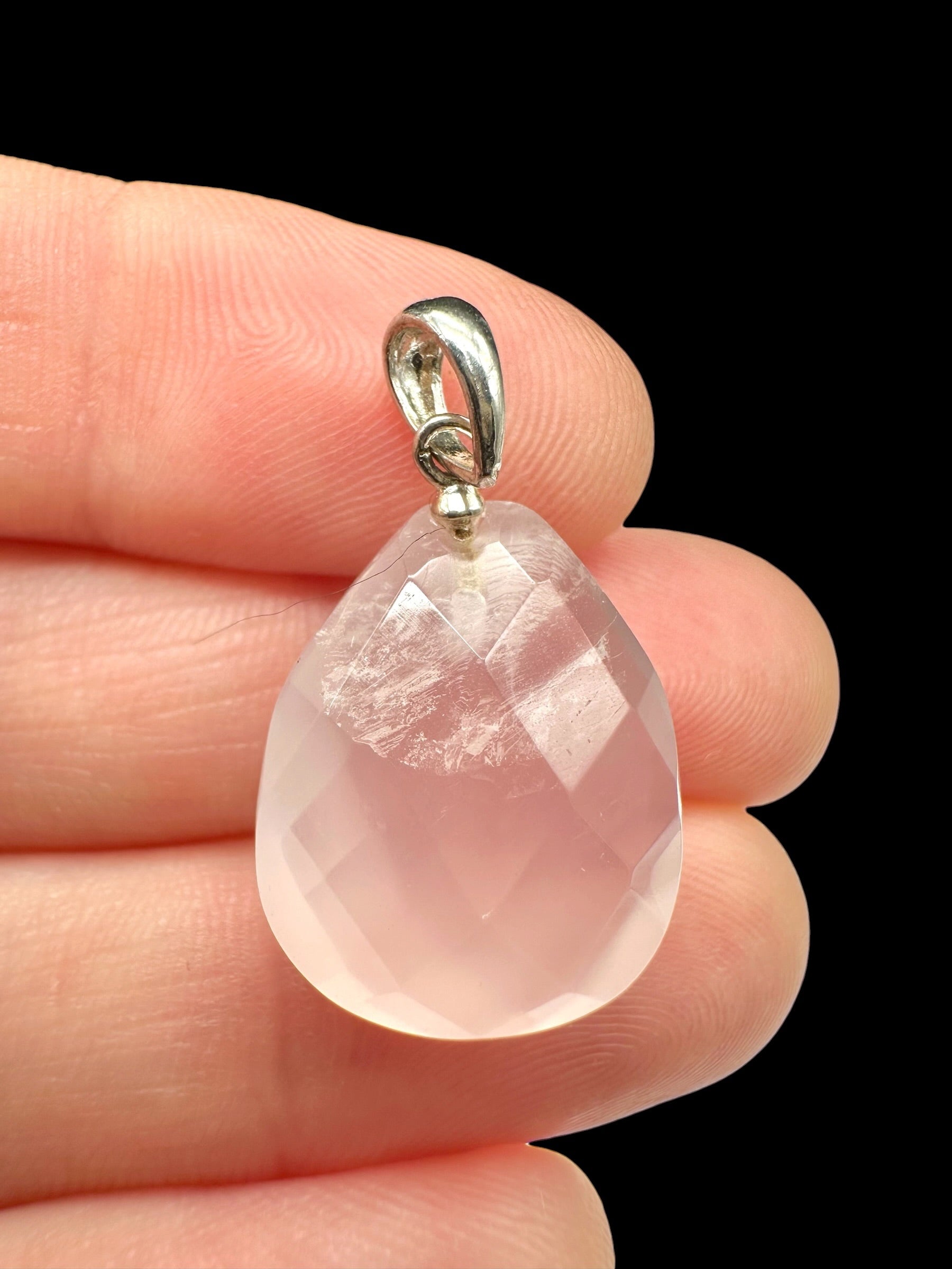 Silver pendant made of faceted rose quartz