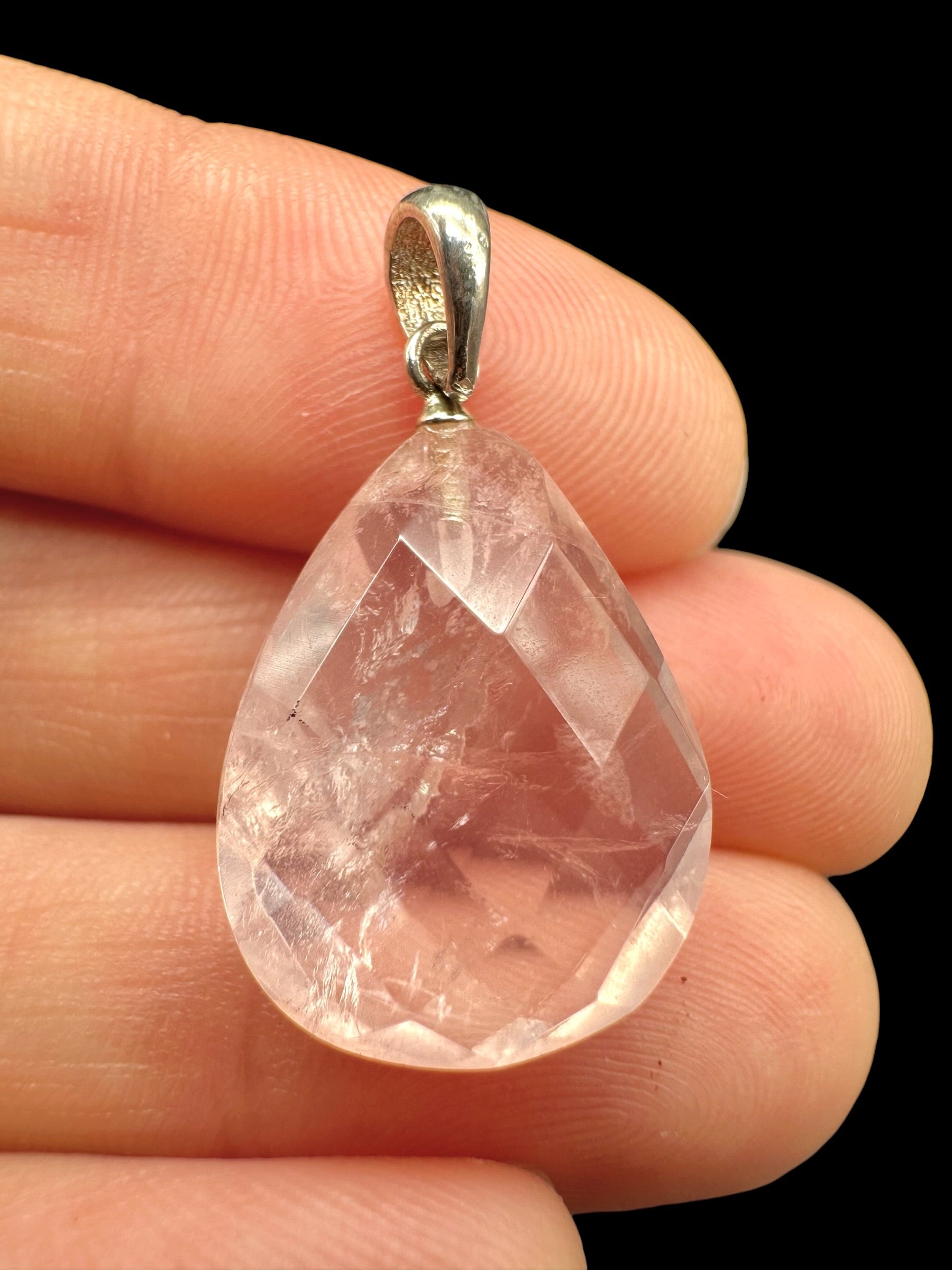 Silver pendant made of faceted rose quartz