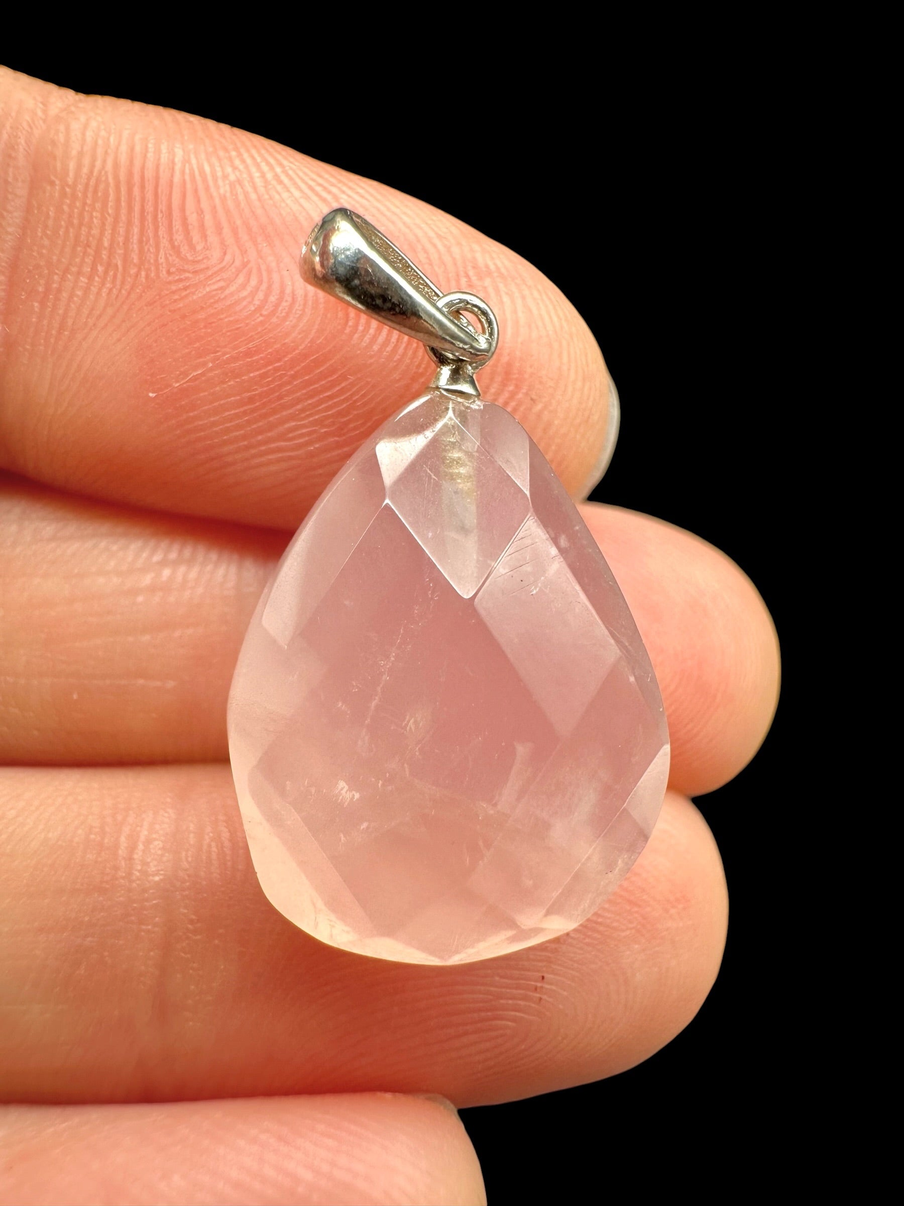 Silver pendant made of faceted rose quartz