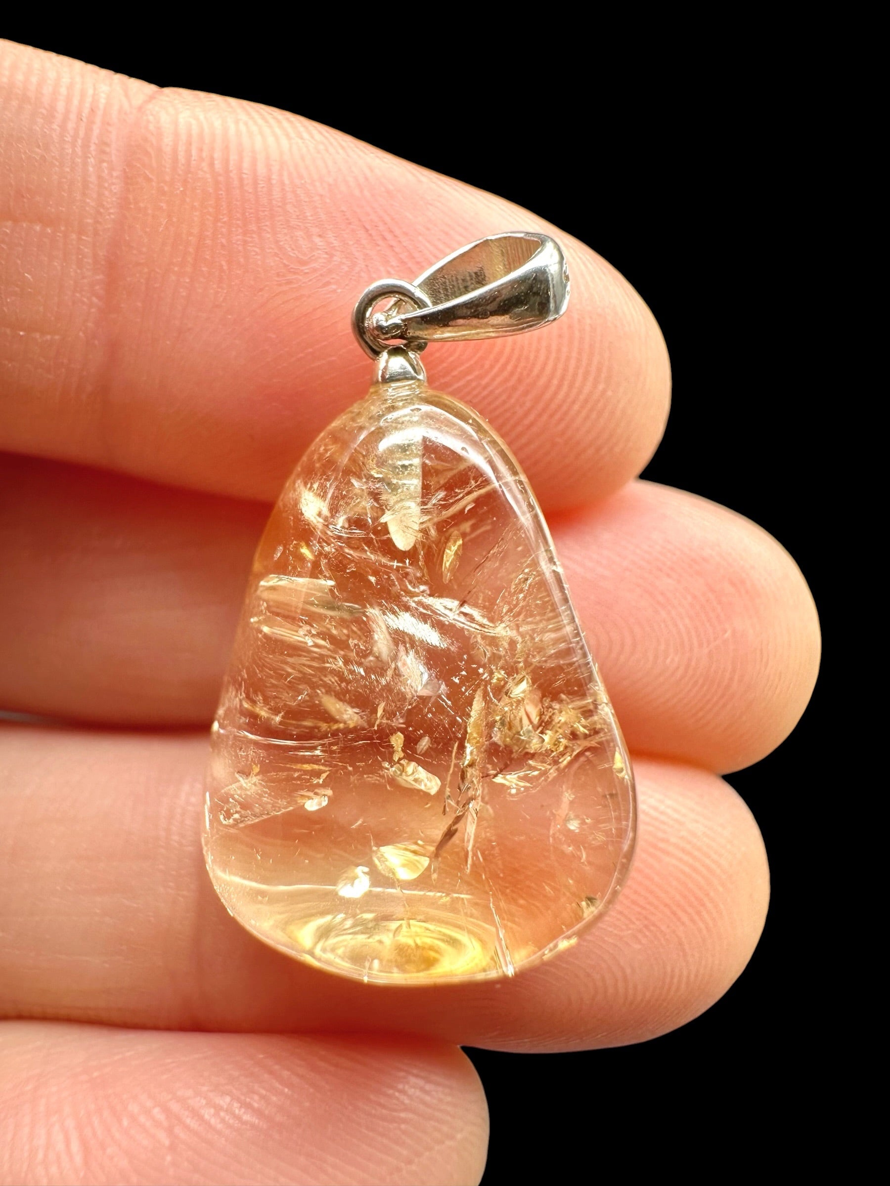 Silver pendant made of citrine
