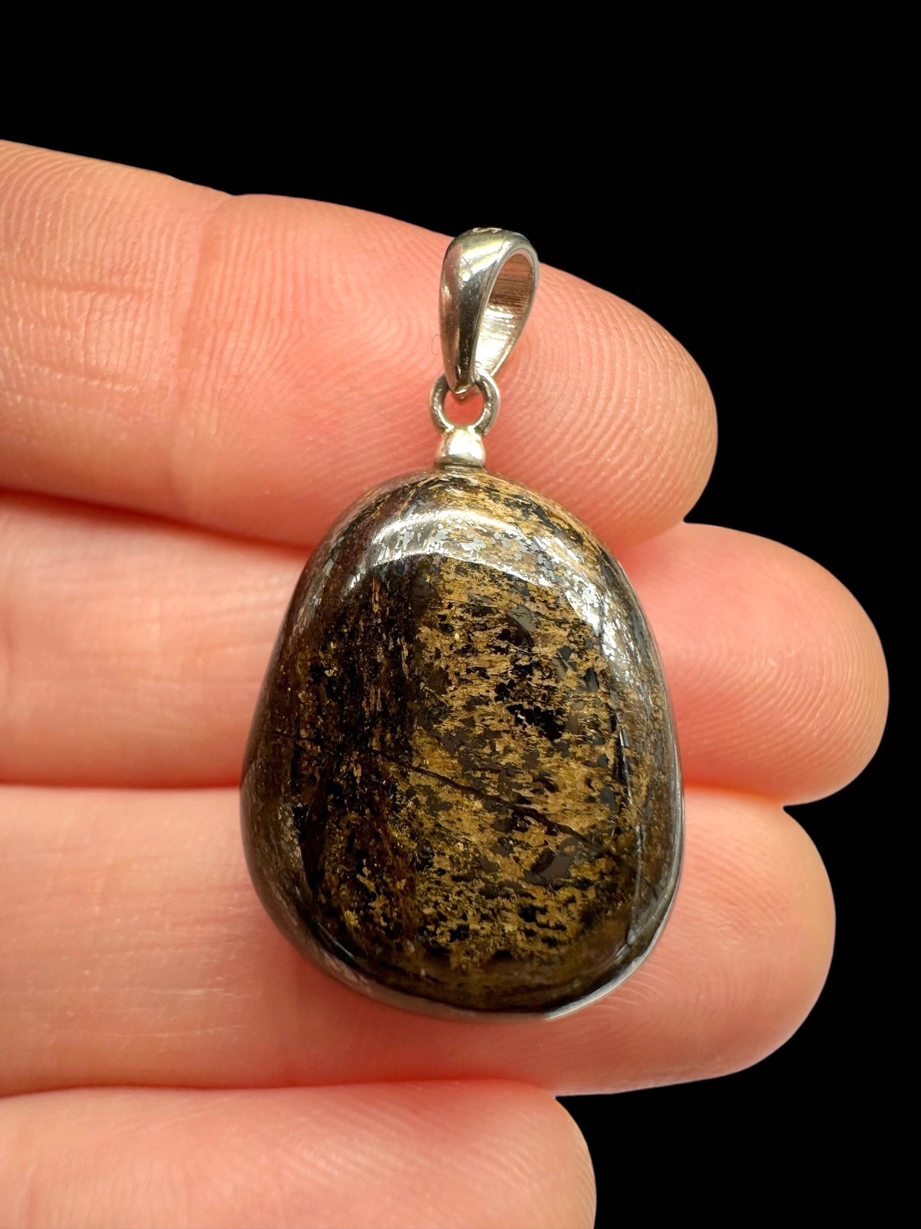 Silver pendant made of bronzite