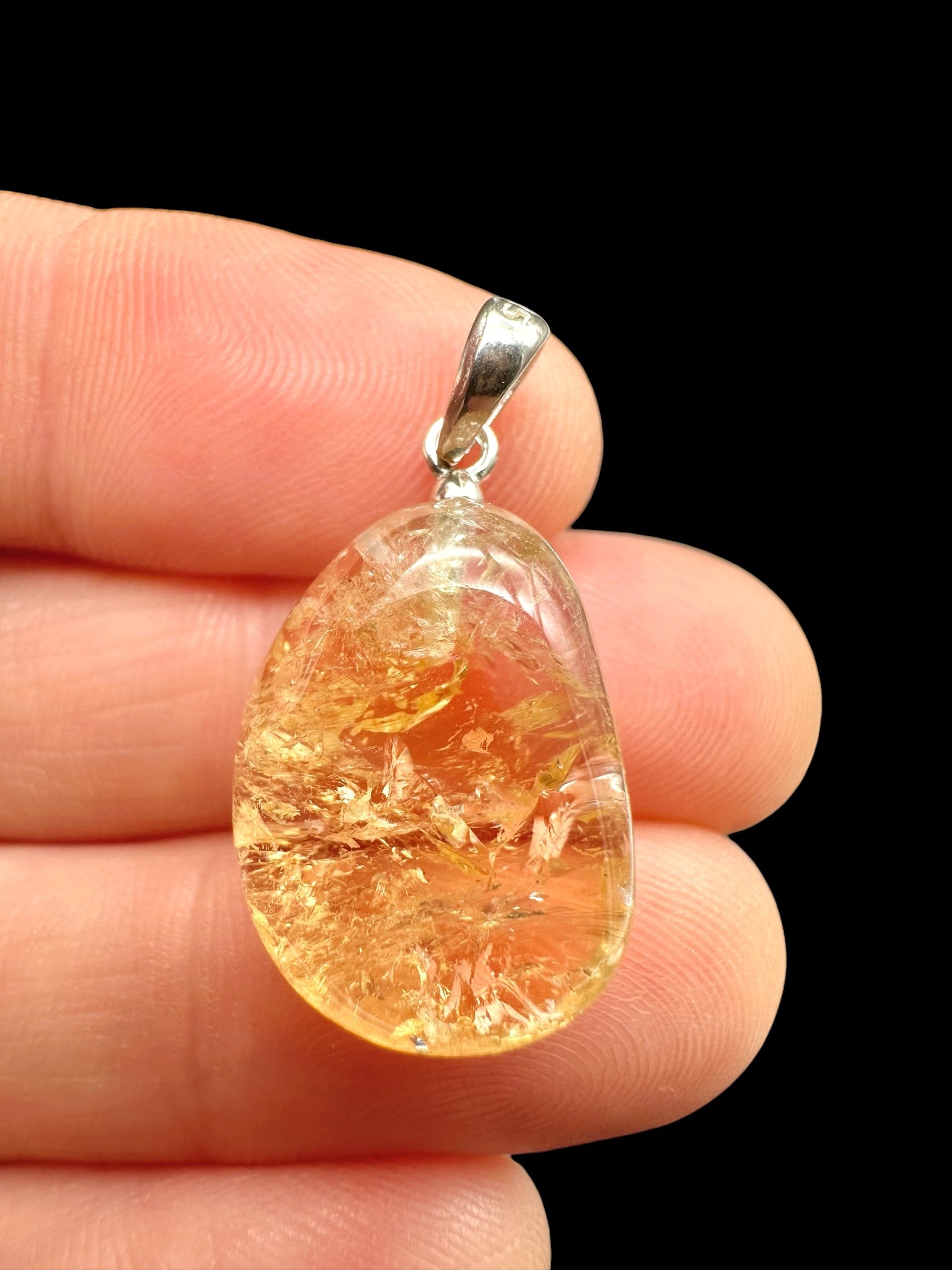 Silver pendant made of citrine