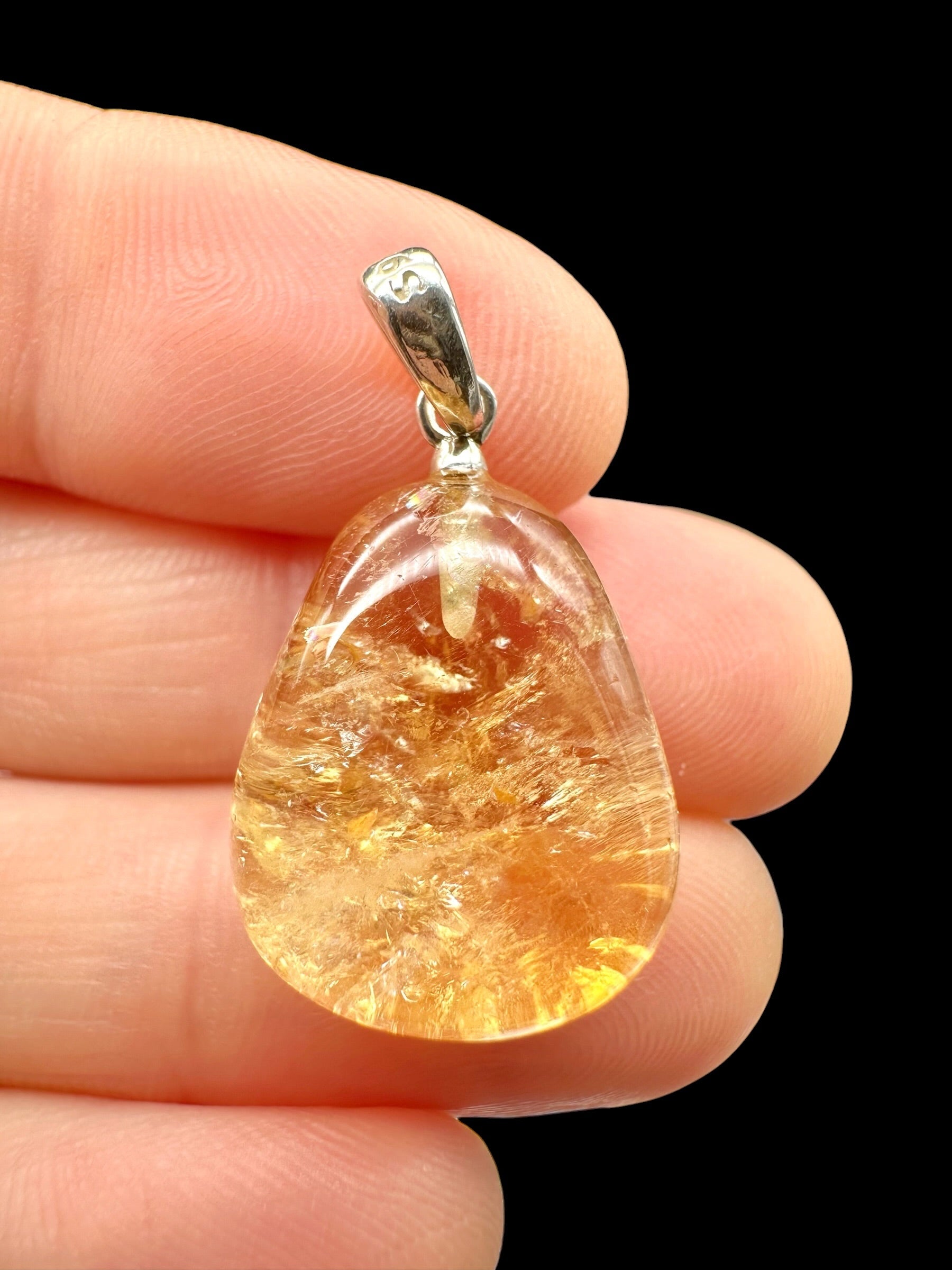 Silver pendant made of citrine