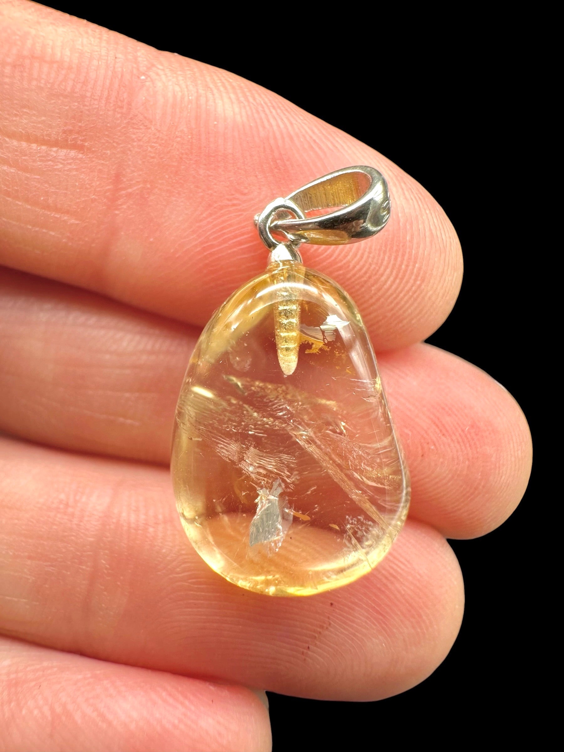 Silver pendant made of citrine
