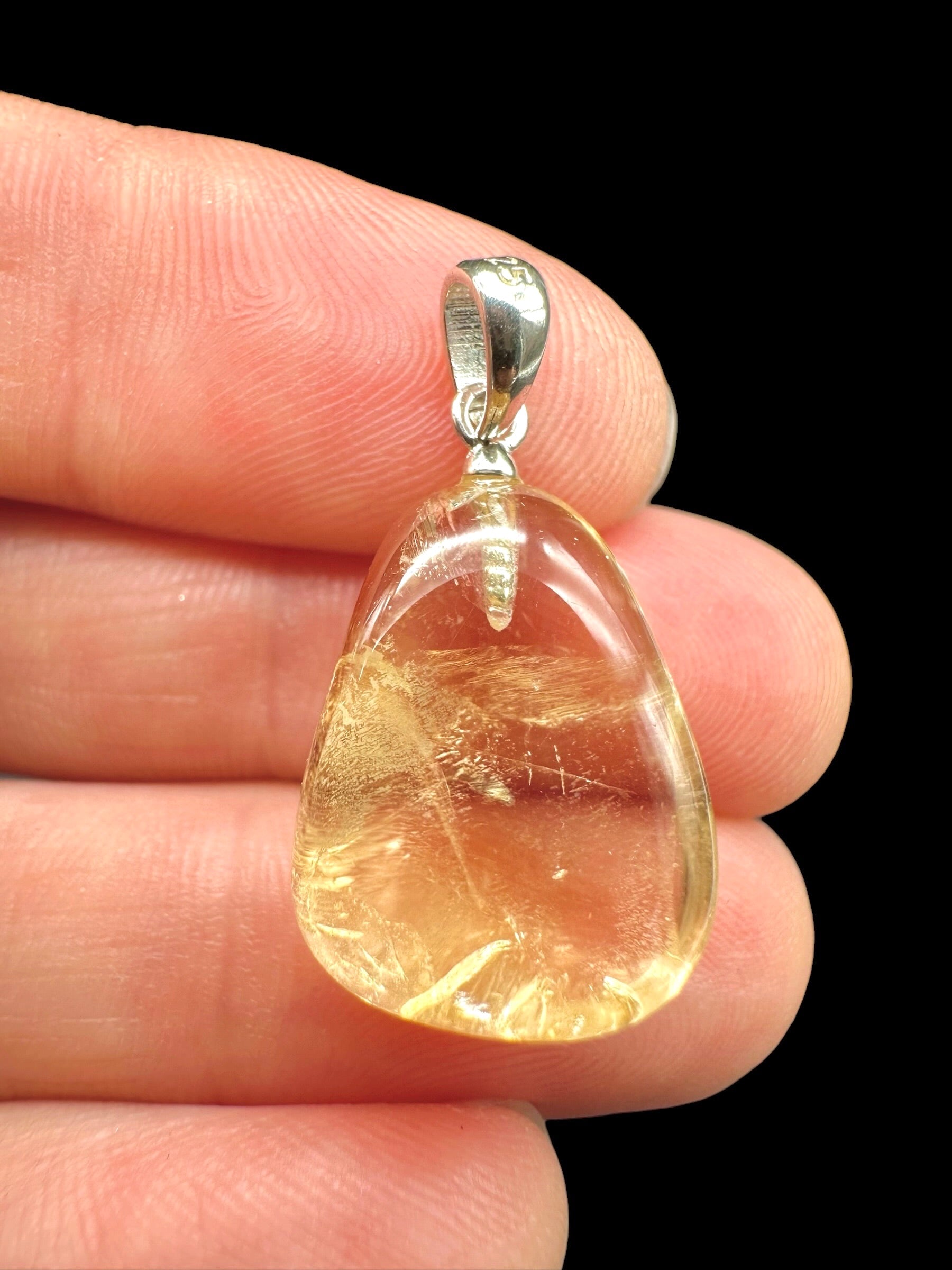 Silver pendant made of citrine