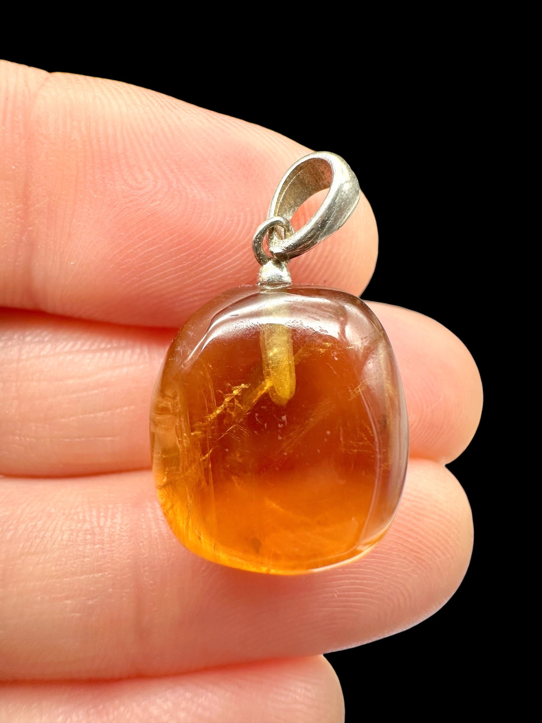 Silver pendant made of honey calcite