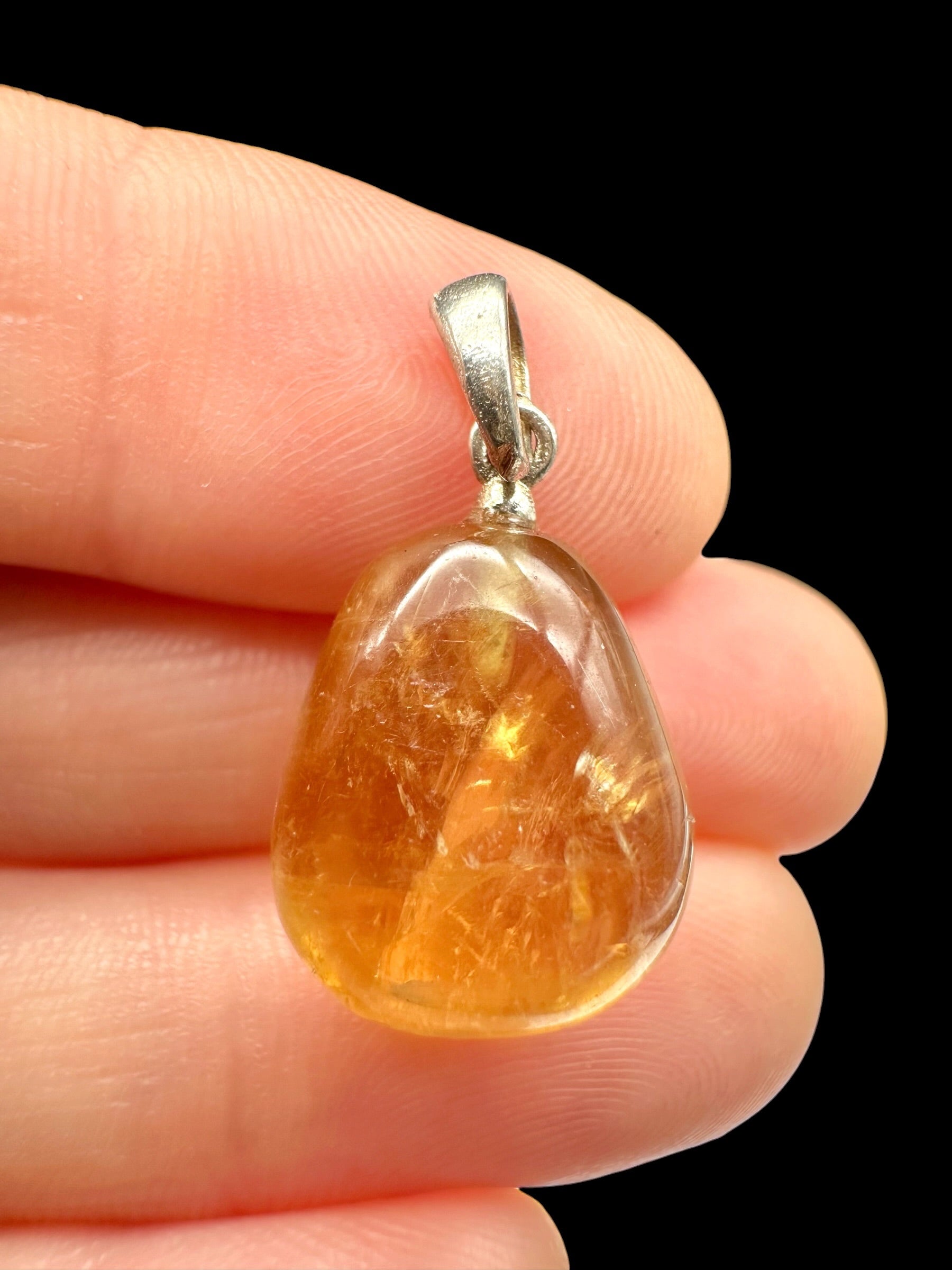 Silver pendant made of honey calcite