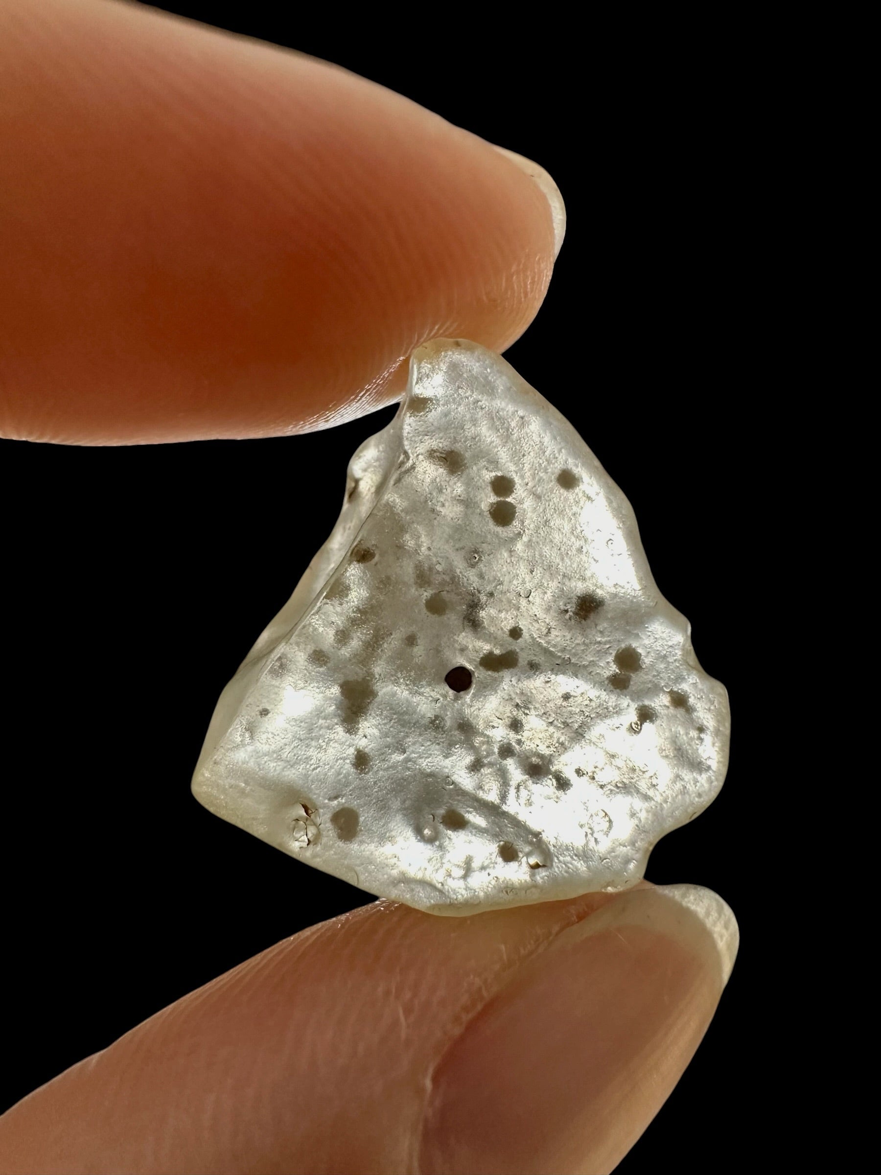 Libyan desert glass with sand inclusions – 2,6g - LPI24