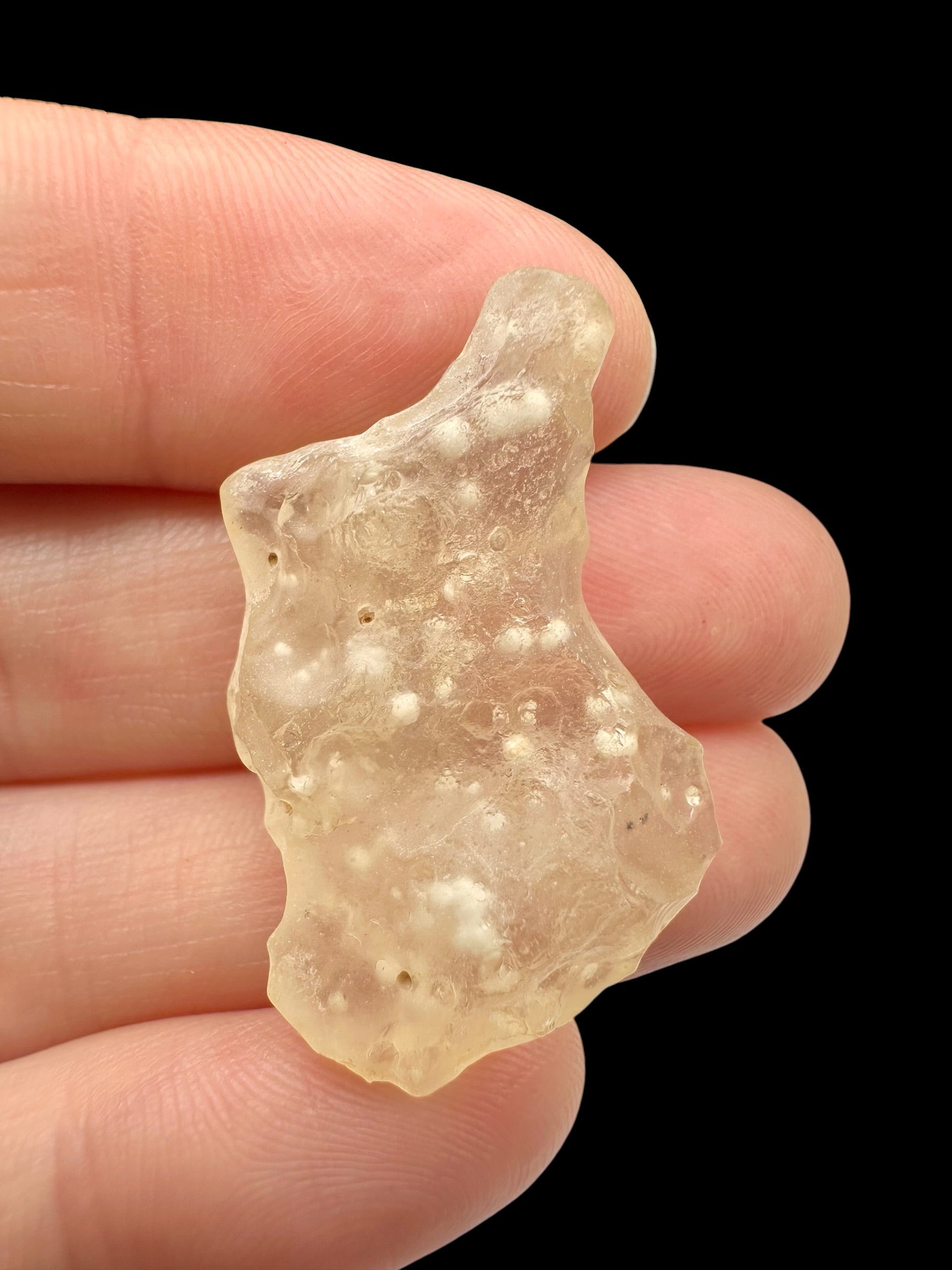 Libyan desert glass with sand inclusions – 5,1g