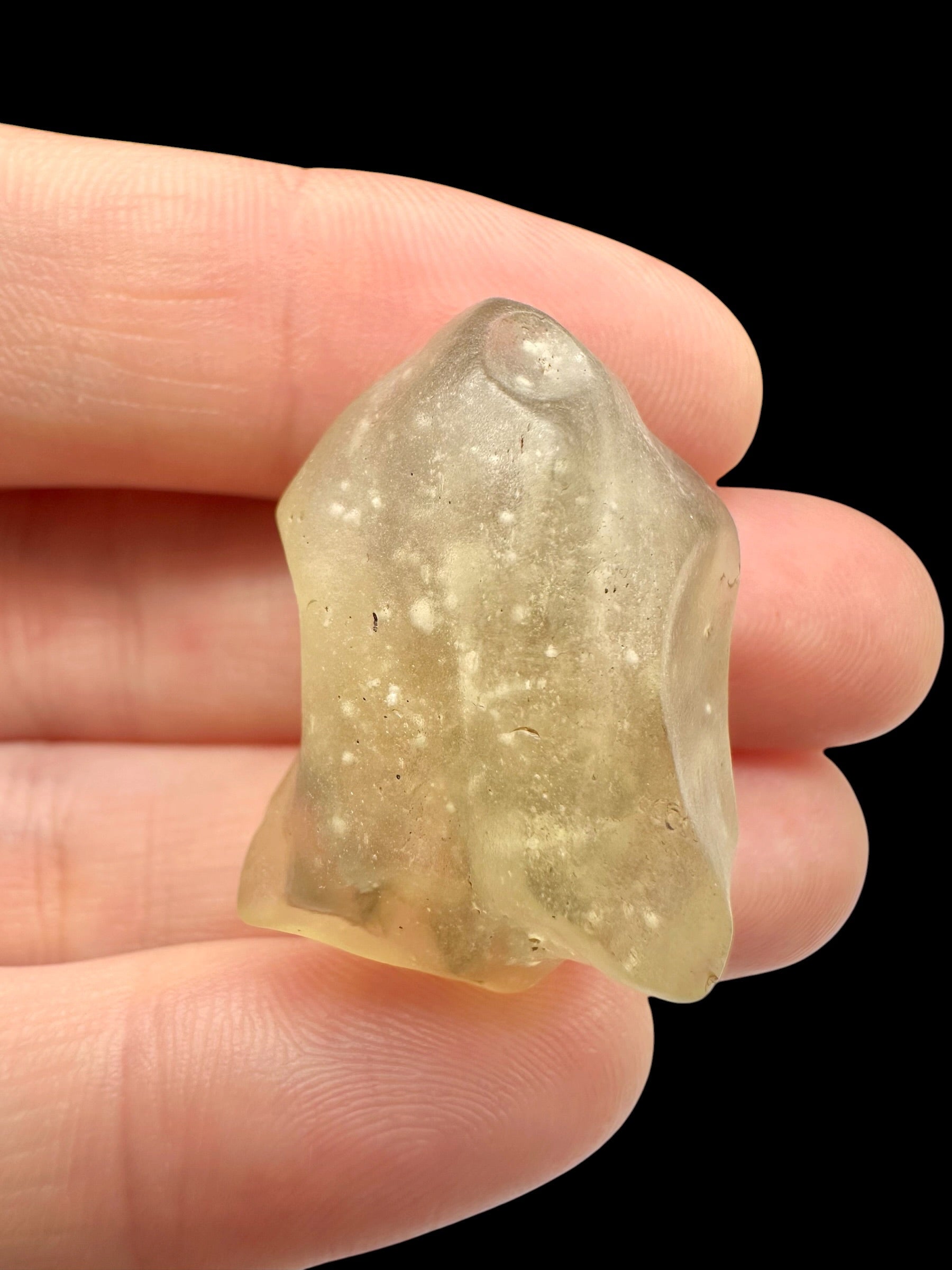 Libyan desert glass with sand inclusions – 8,5g
