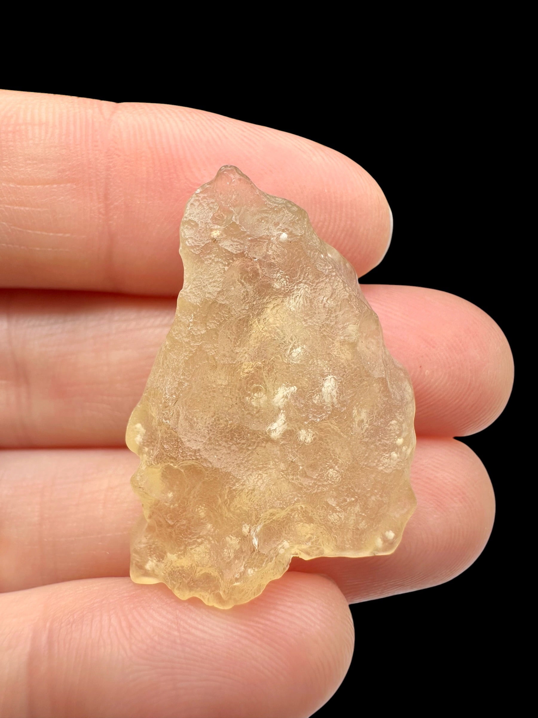 Libyan desert glass with sand inclusions – 4,6g