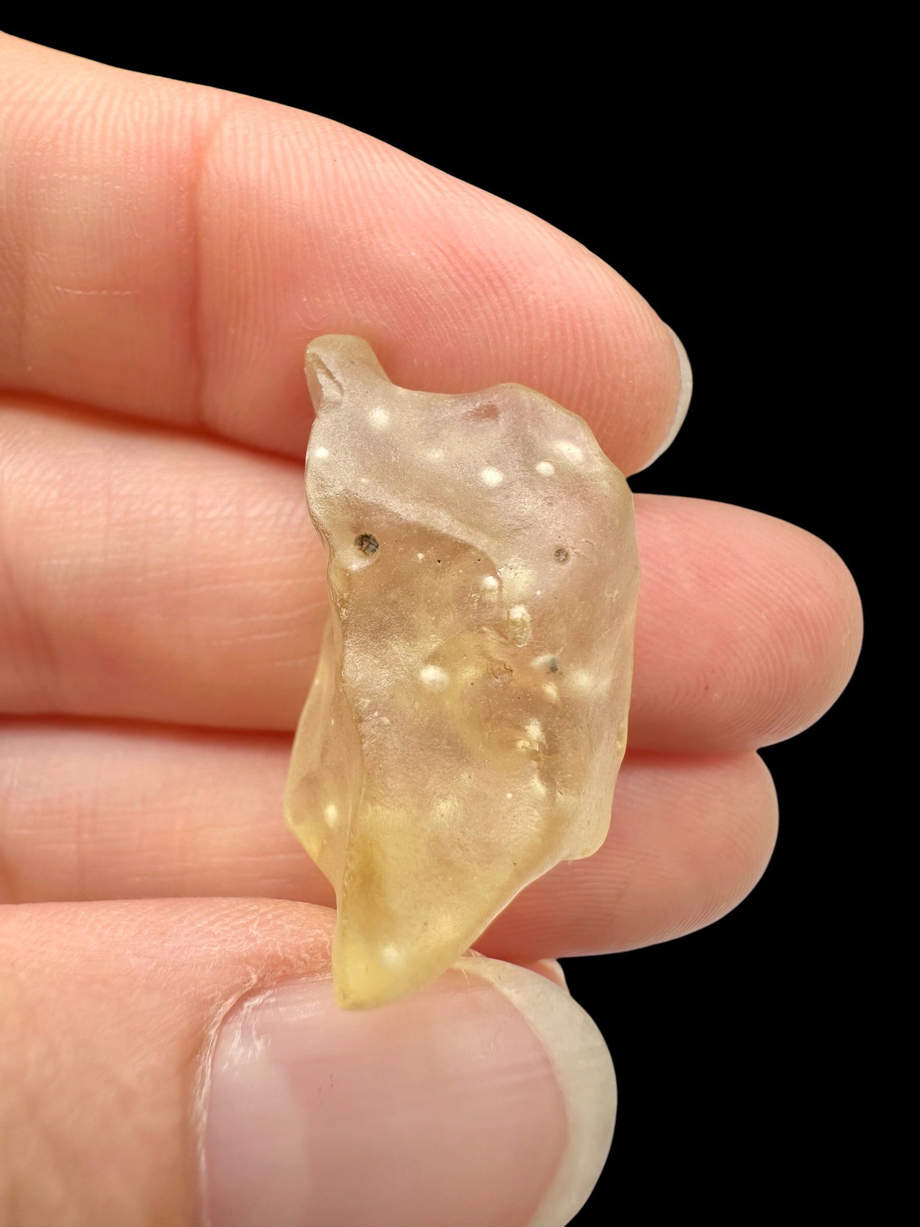 Libyan desert glass with sand inclusions – 4,7g