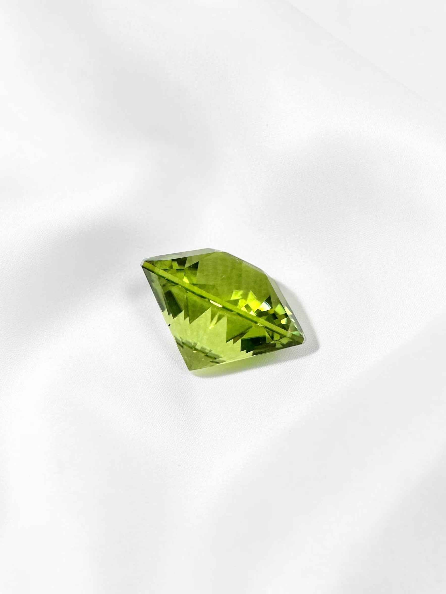 Peridoto sfaccettato (olivina) proveniente dal Pakistan – Precision Faceted Cut – 1.4 ct - BP01