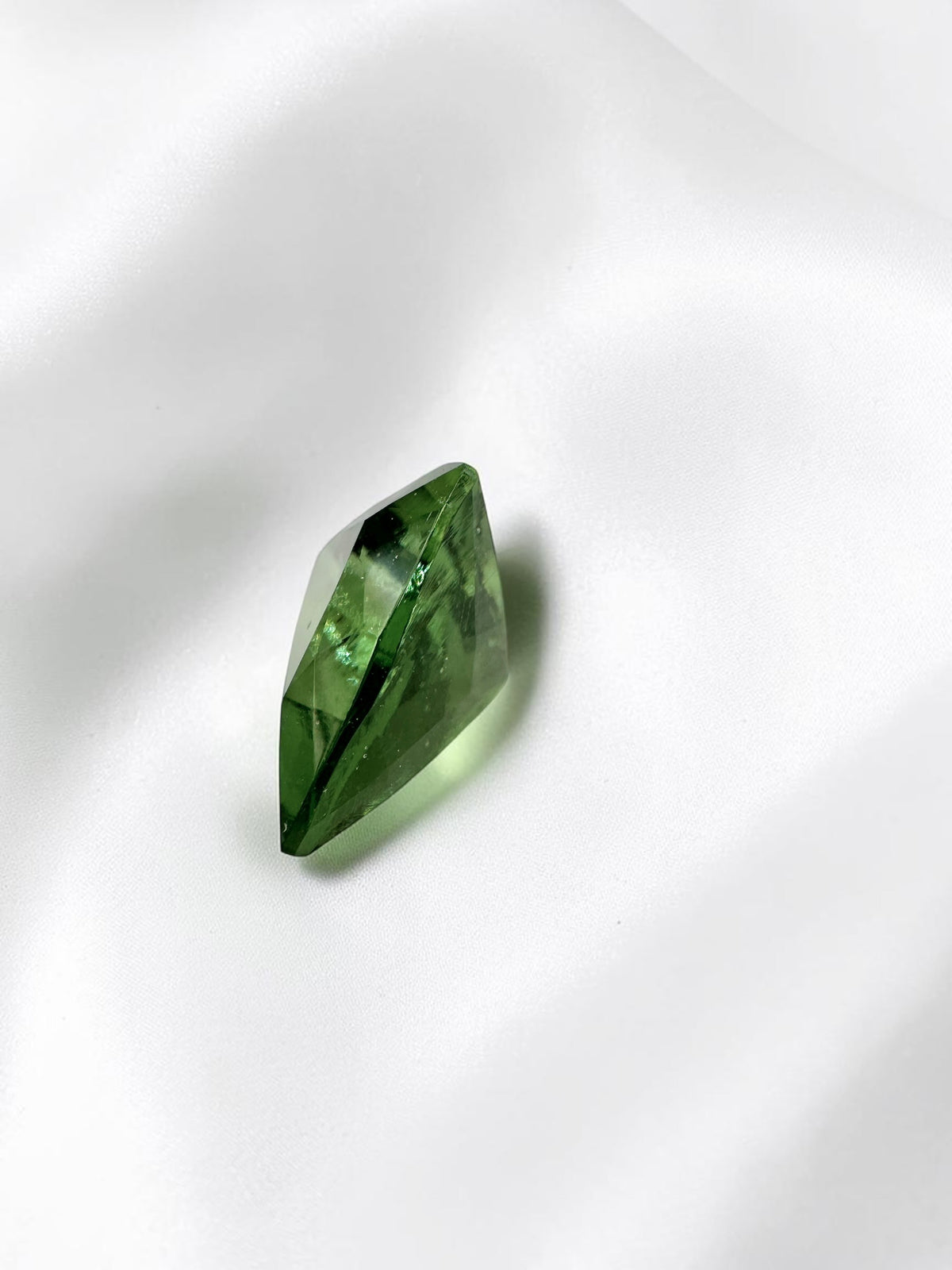 Faceted moldavite 4,45ct - BV094