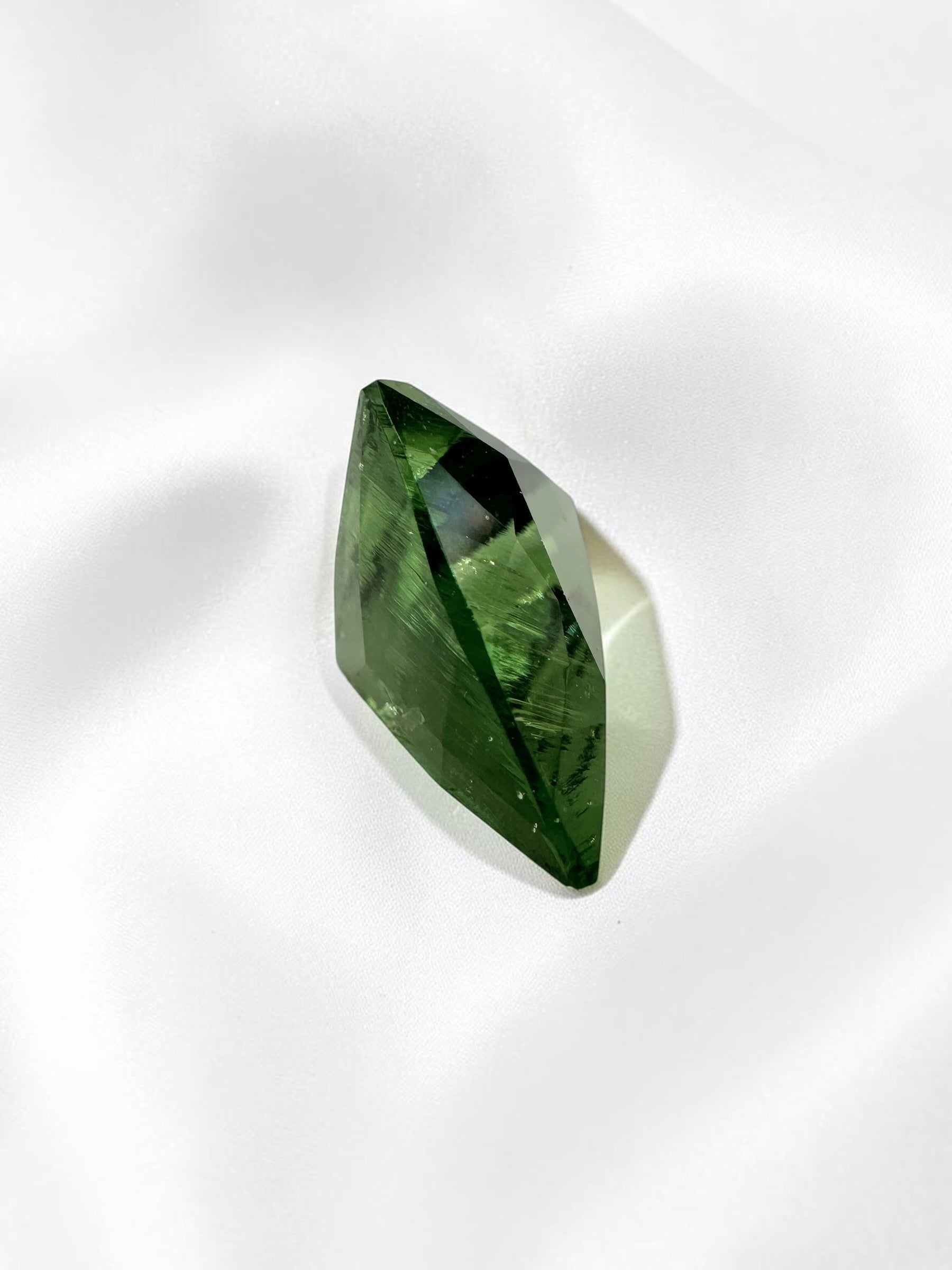 Faceted moldavite 4,45ct - BV094