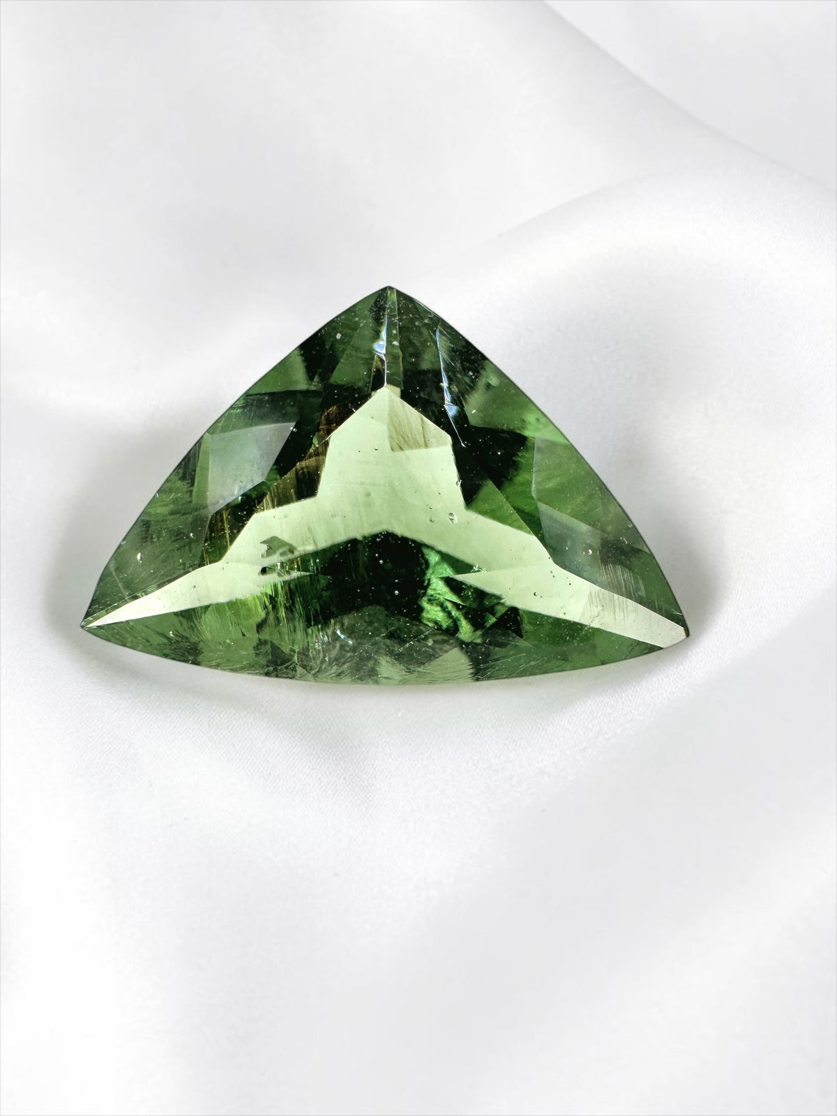 Faceted moldavite 4,45ct