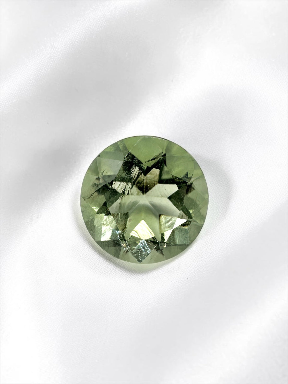 Faceted moldavite 2ct