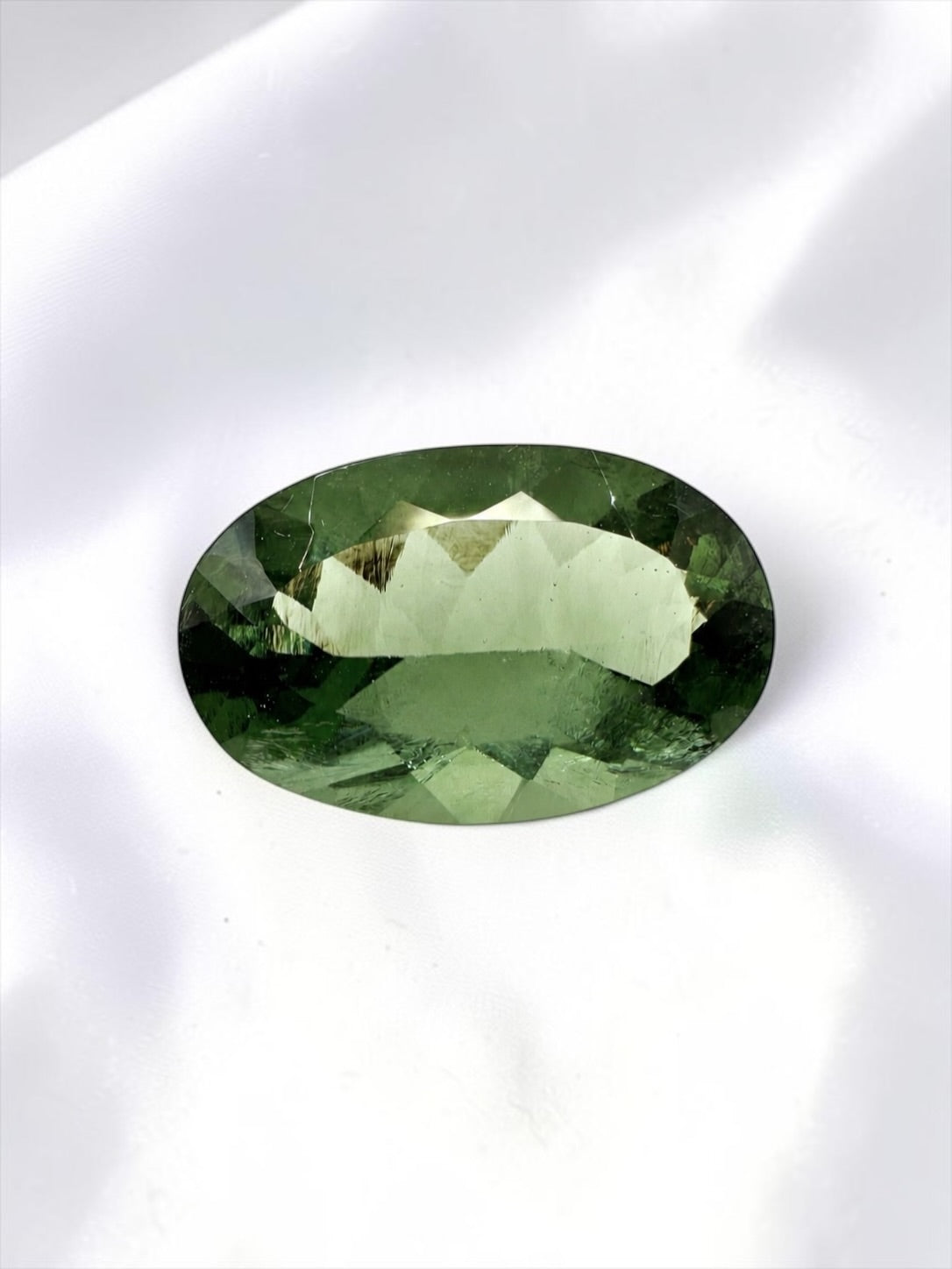 Faceted moldavite 12,5ct