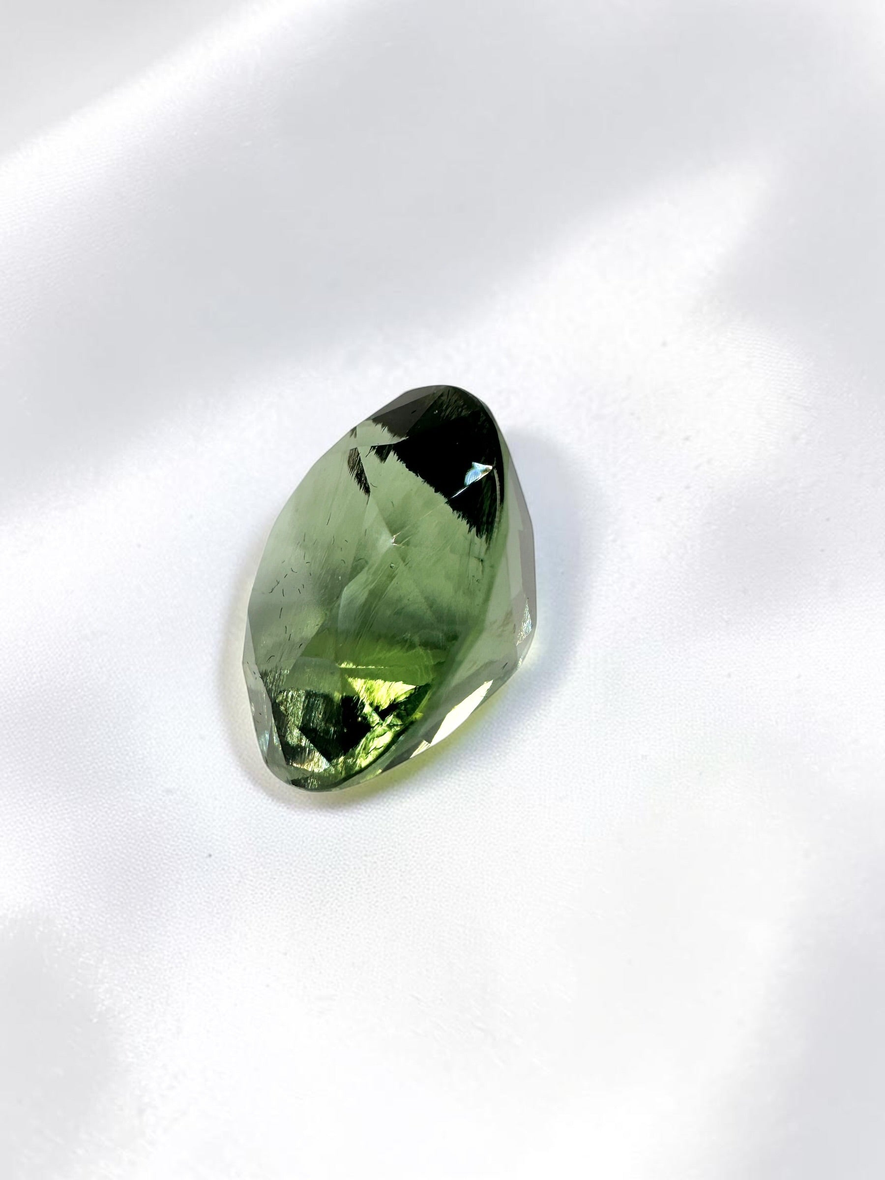 Faceted moldavite 10,6ct - BV098