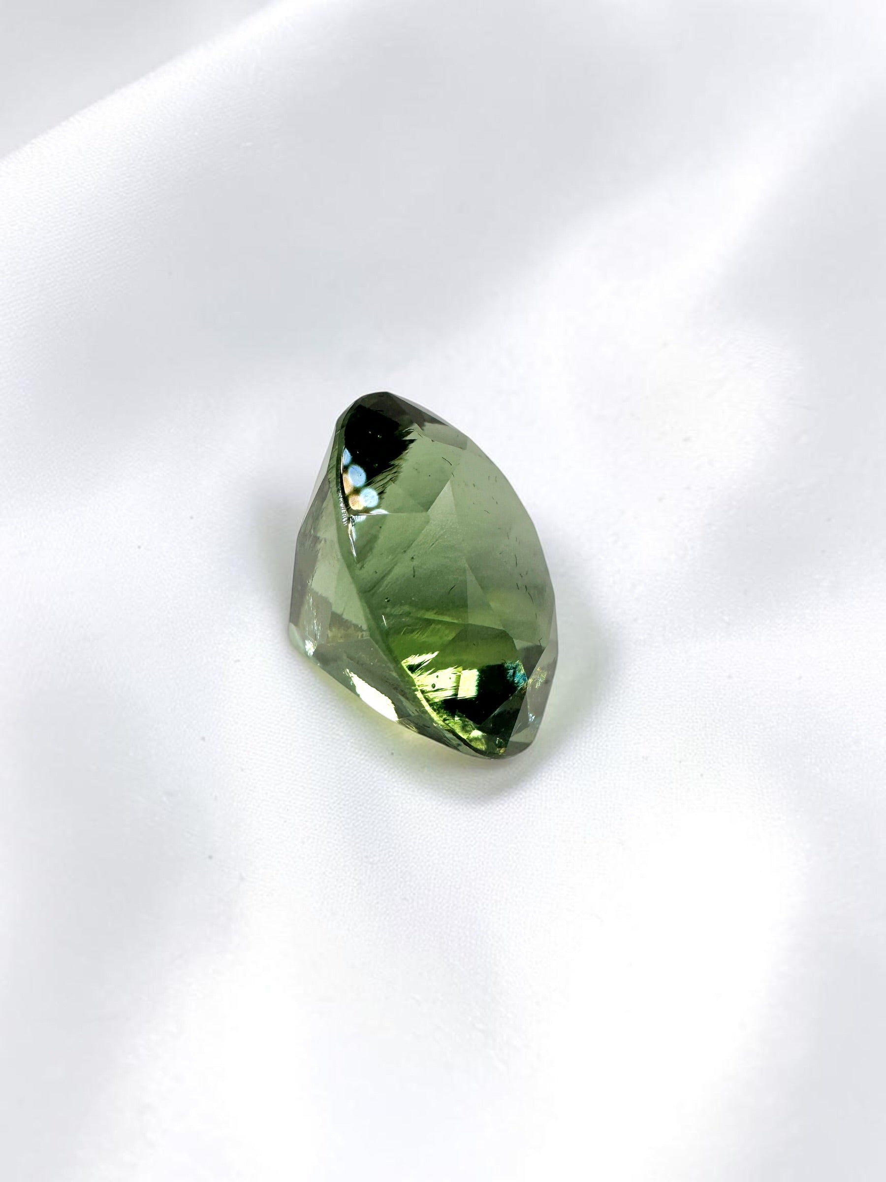 Faceted moldavite 10,6ct - BV098