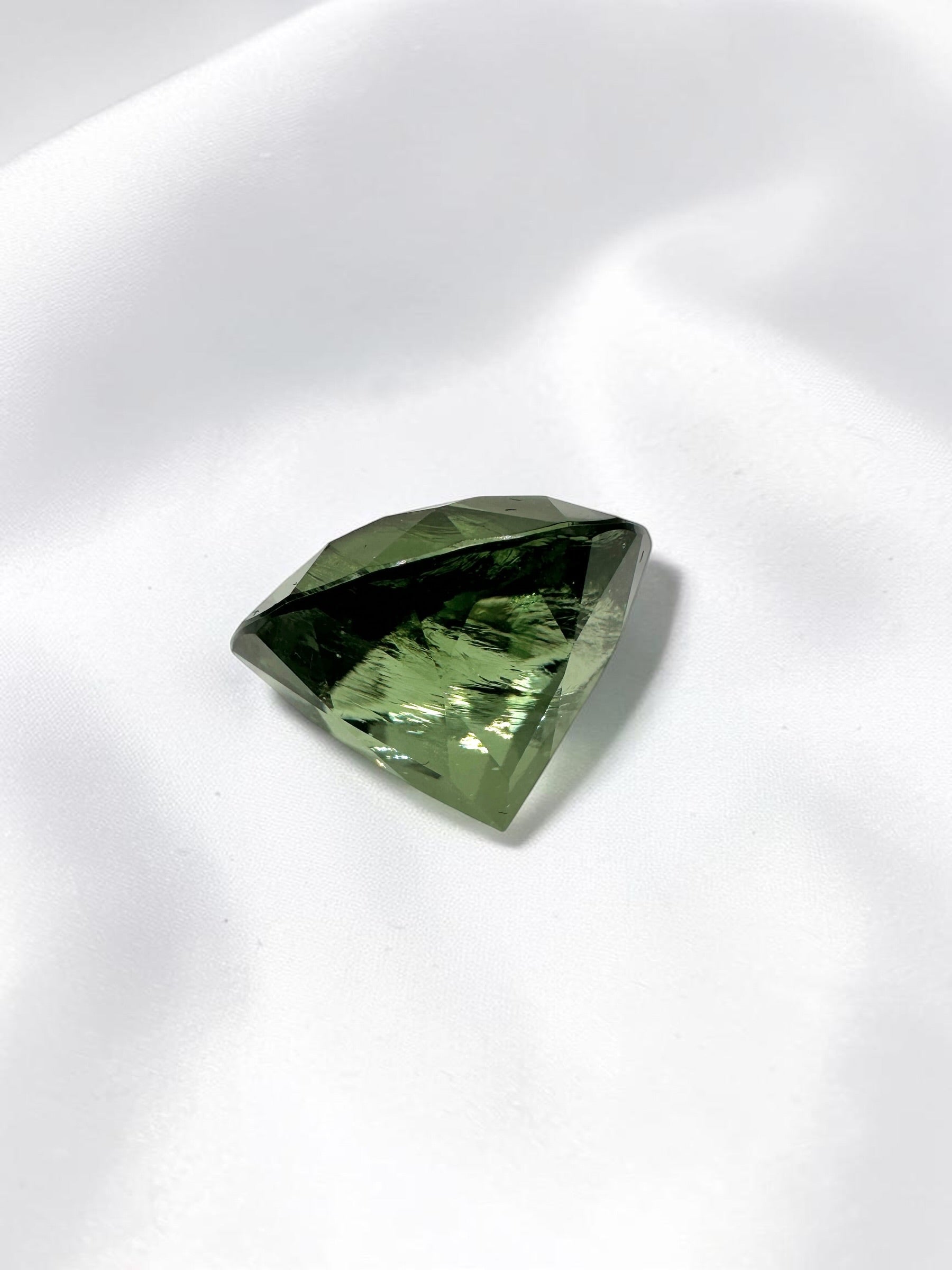 Faceted moldavite 10,6ct - BV098