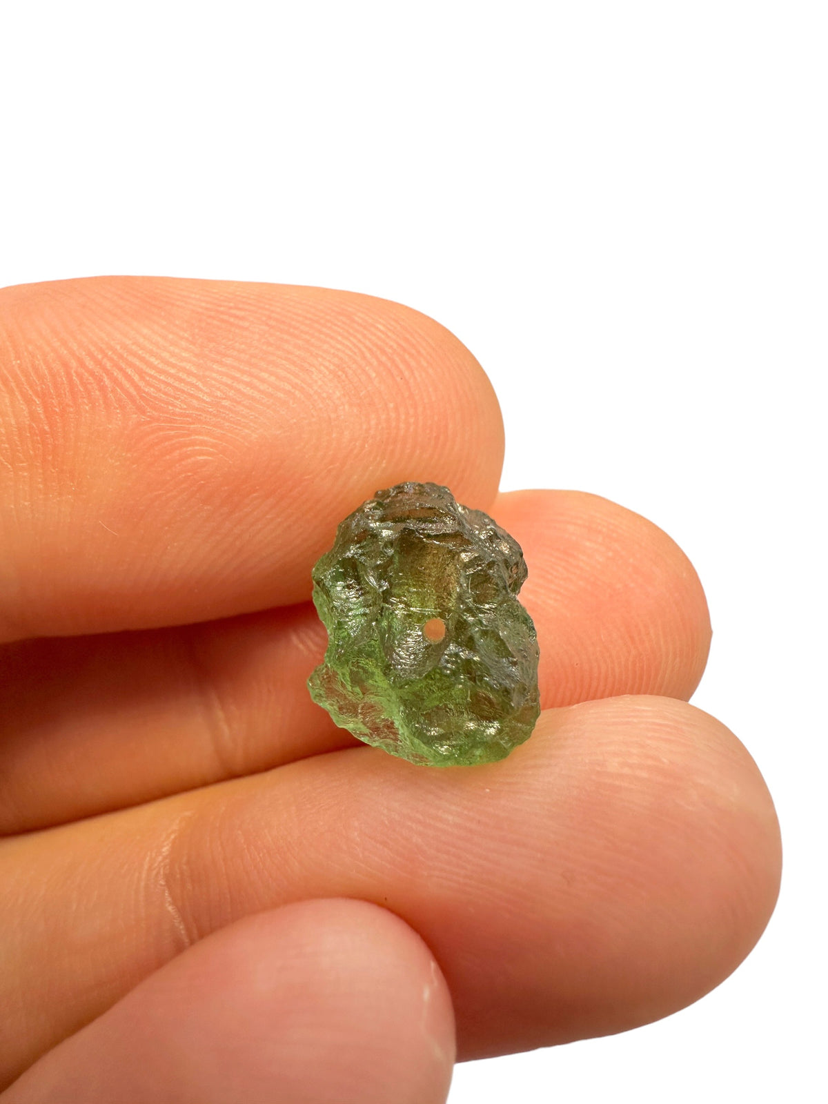 A bead made of raw moldavite 0,8g - VK060