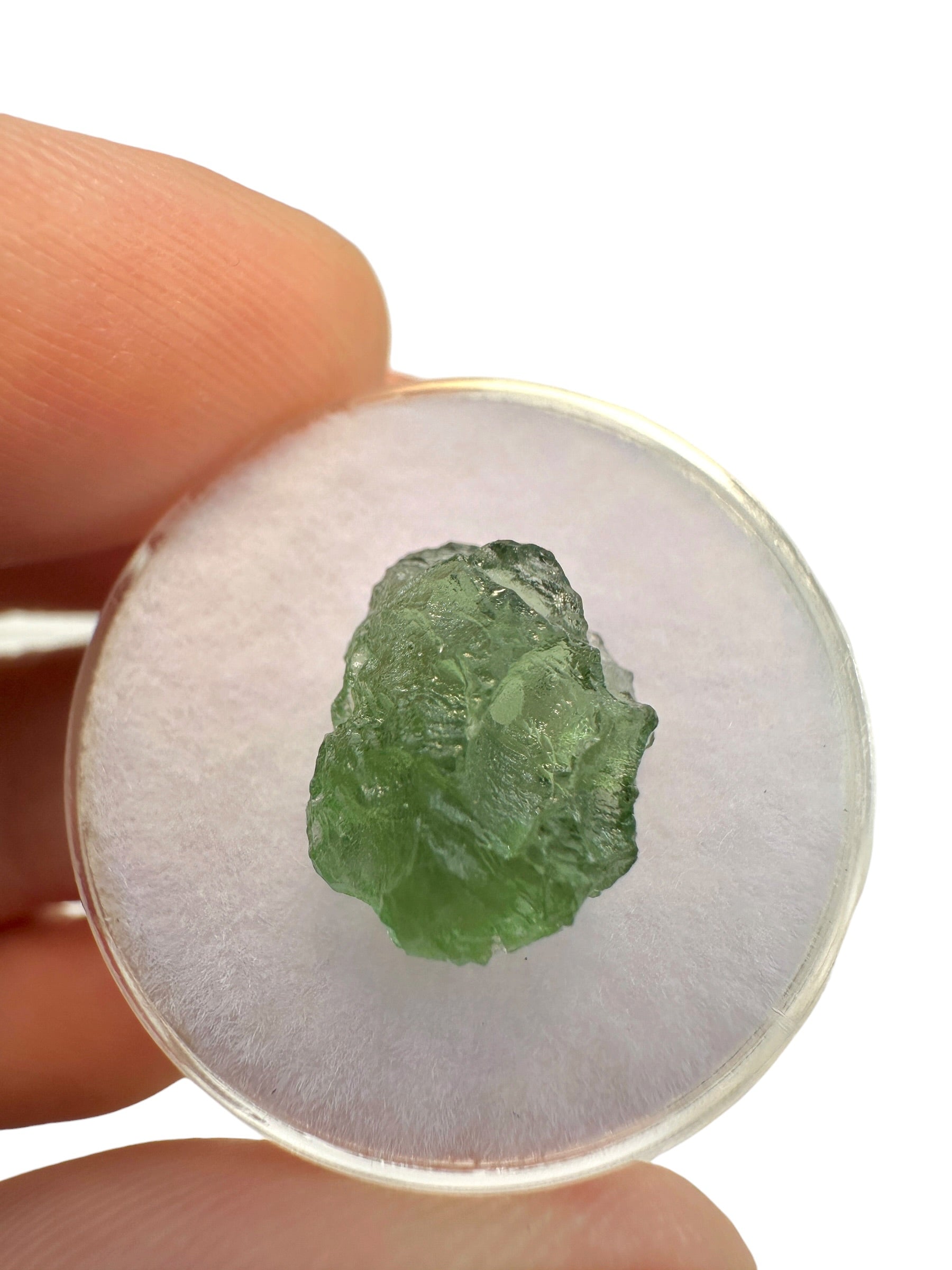 A bead made of raw moldavite 0,8g - VK060