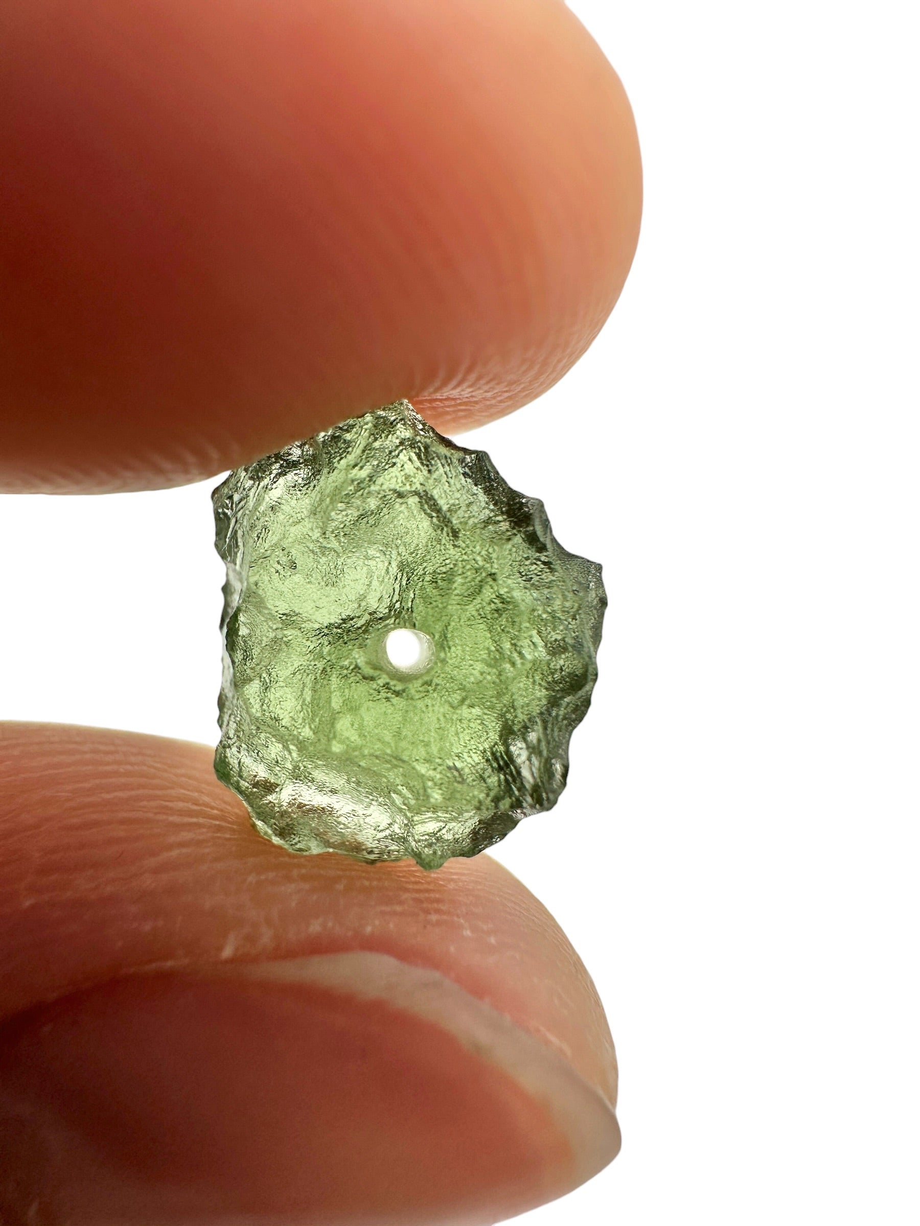 A bead made of raw moldavite 0,67g - VK062