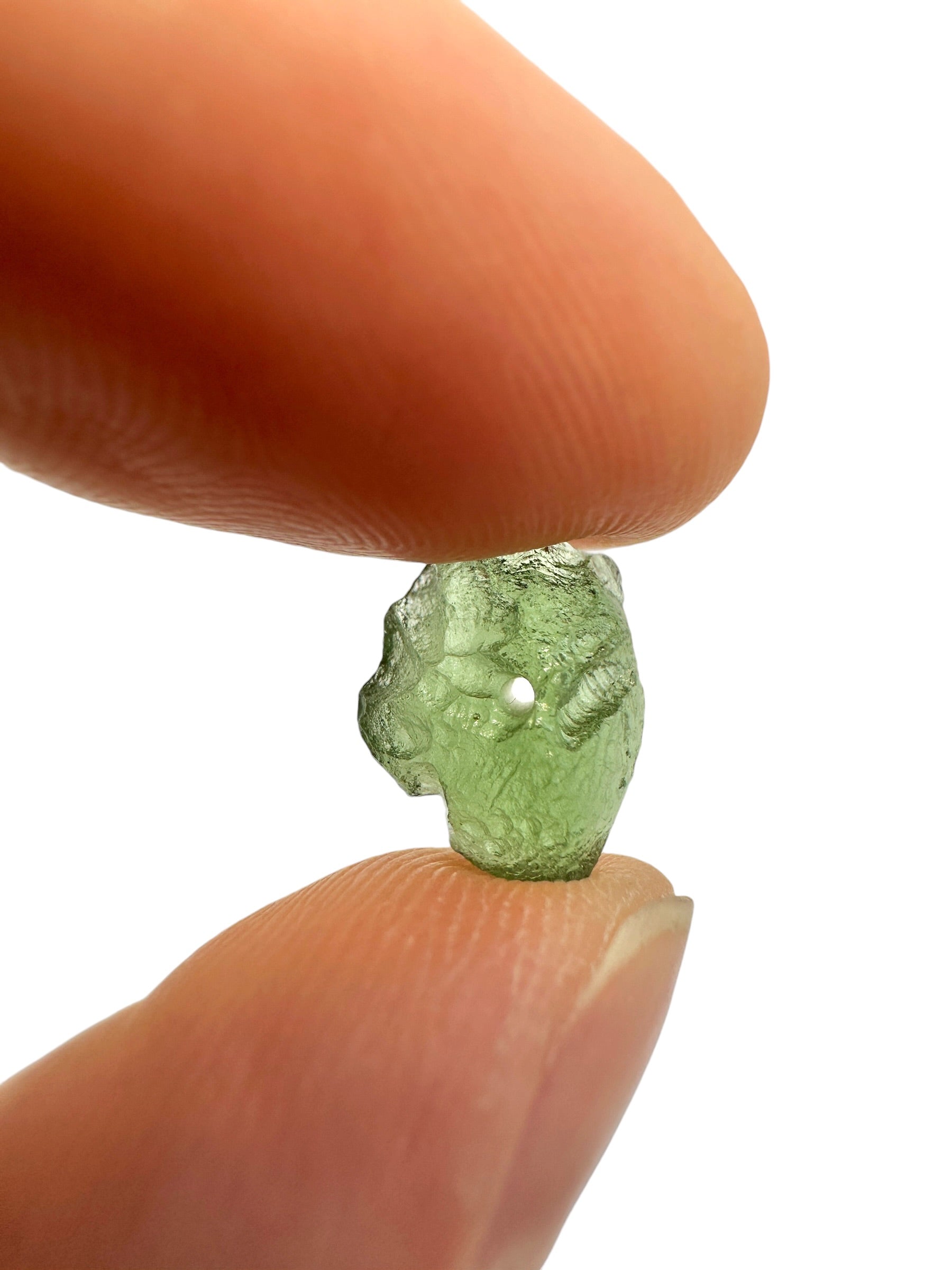 A bead made of raw moldavite 0,74g - VK065