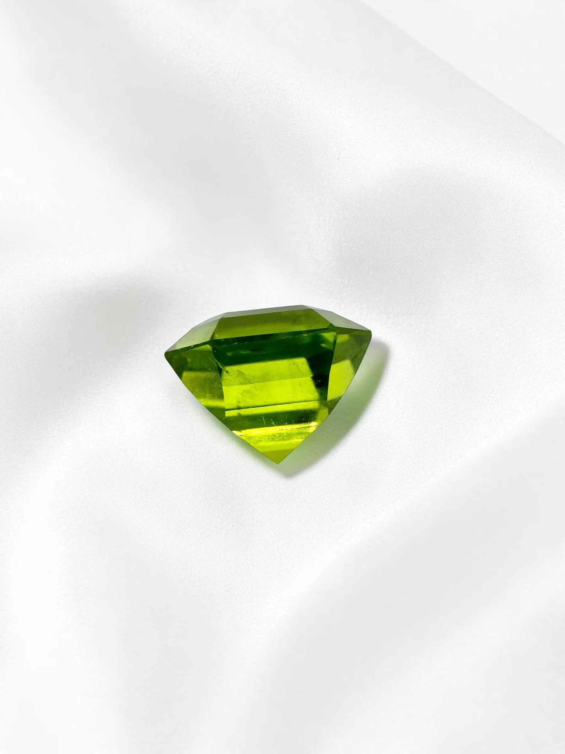 Peridoto sfaccettato (olivina) proveniente dal Pakistan, 4 ct, con certificato - BP02