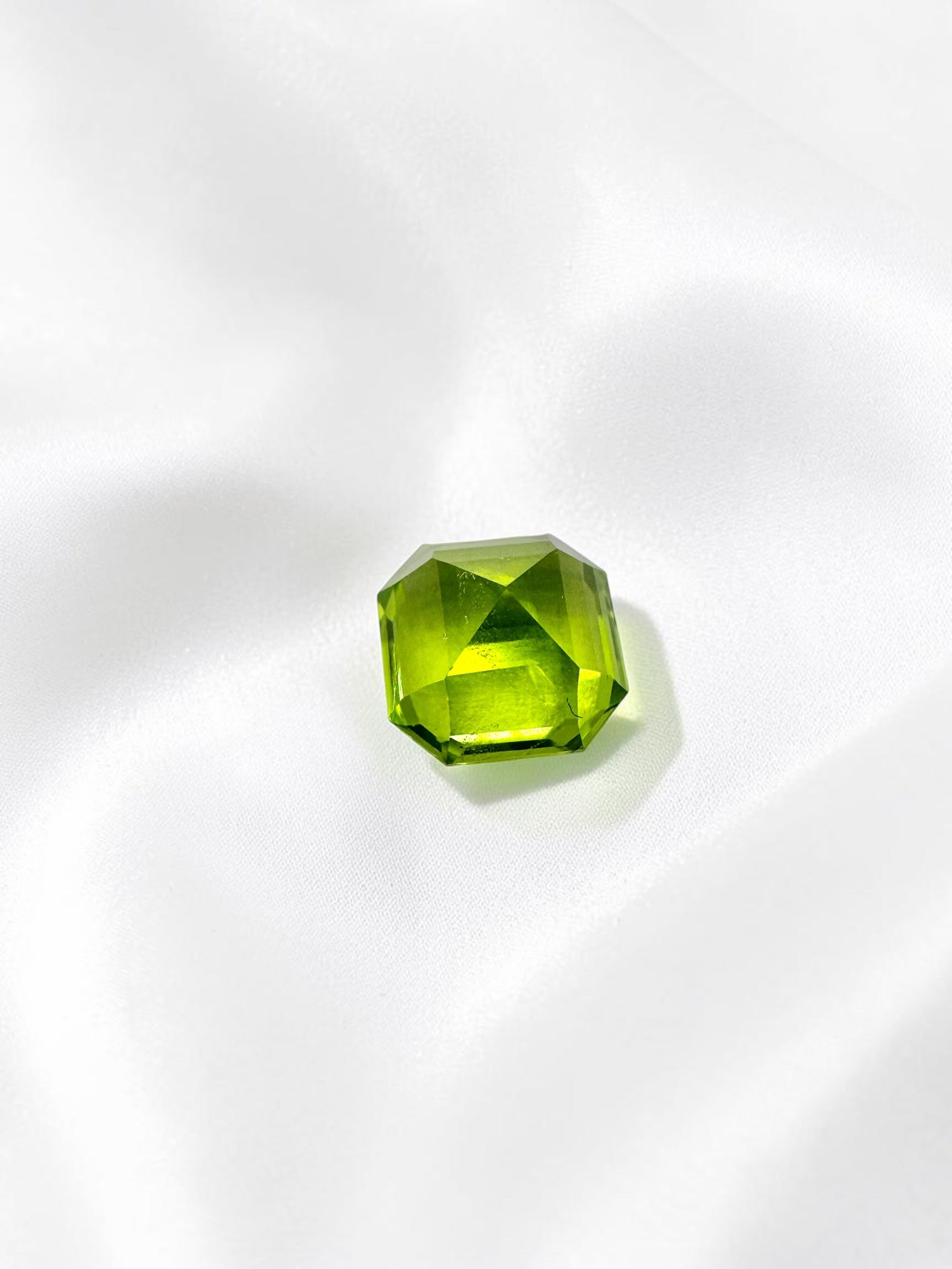 Faceted Peridot (Olivine) from Pakistan 4 ct with certificate - BP02